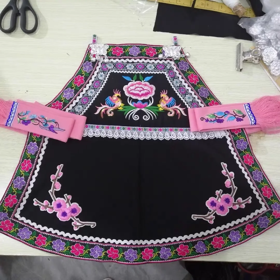 
Chinese national apron 