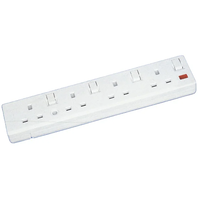 Электрическая вилка и розетка с