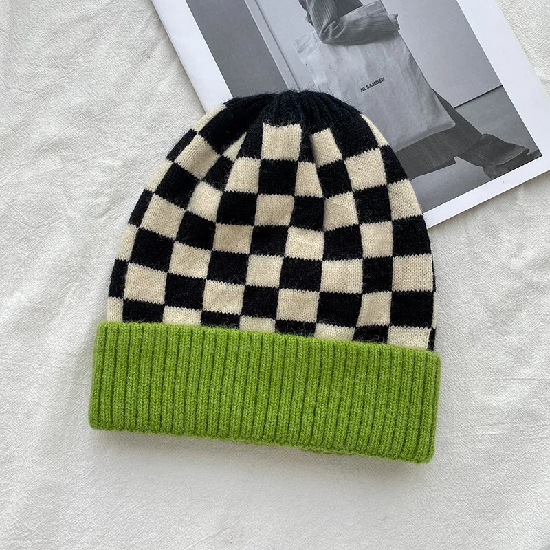 Japanese chessboard Grass green woolen hat minority knitted gloves Set