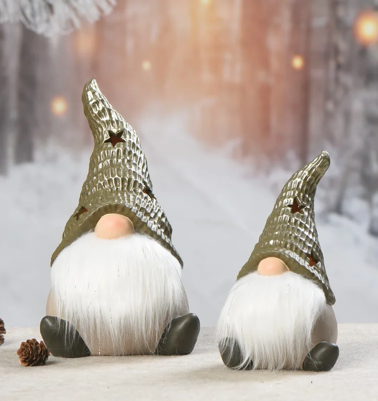 Wholesale custom garden outdoor decor dwarf resin craft garden gnome sculpture with LED light garden decoration ornaments