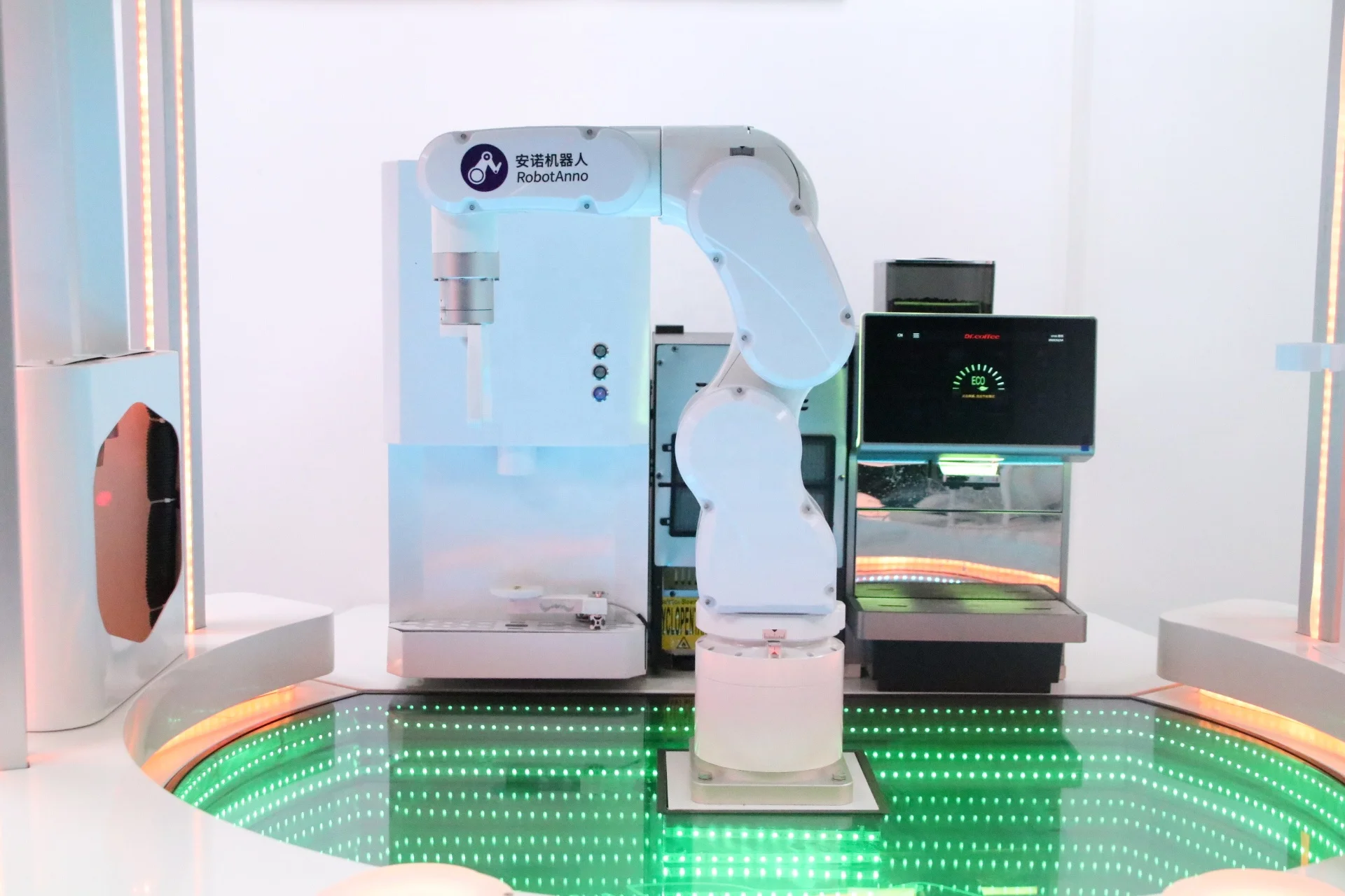 Professional Coffee/Coffe/Cafe Vending Machine Espresso 6 Axis Robot Coffee Machine for Sale