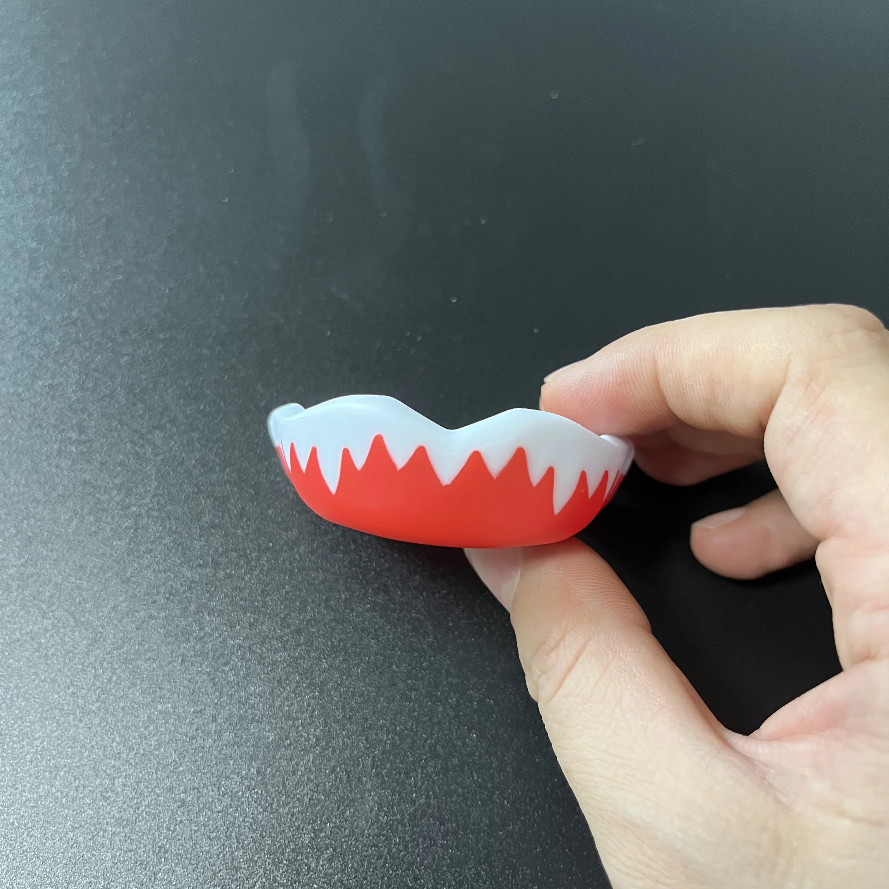 Custom Logo Moldable Sport Mouth Guard Anti-Grinding Plastic Mouthpiece for Teeth Protection in Boxing Basketball Rugby