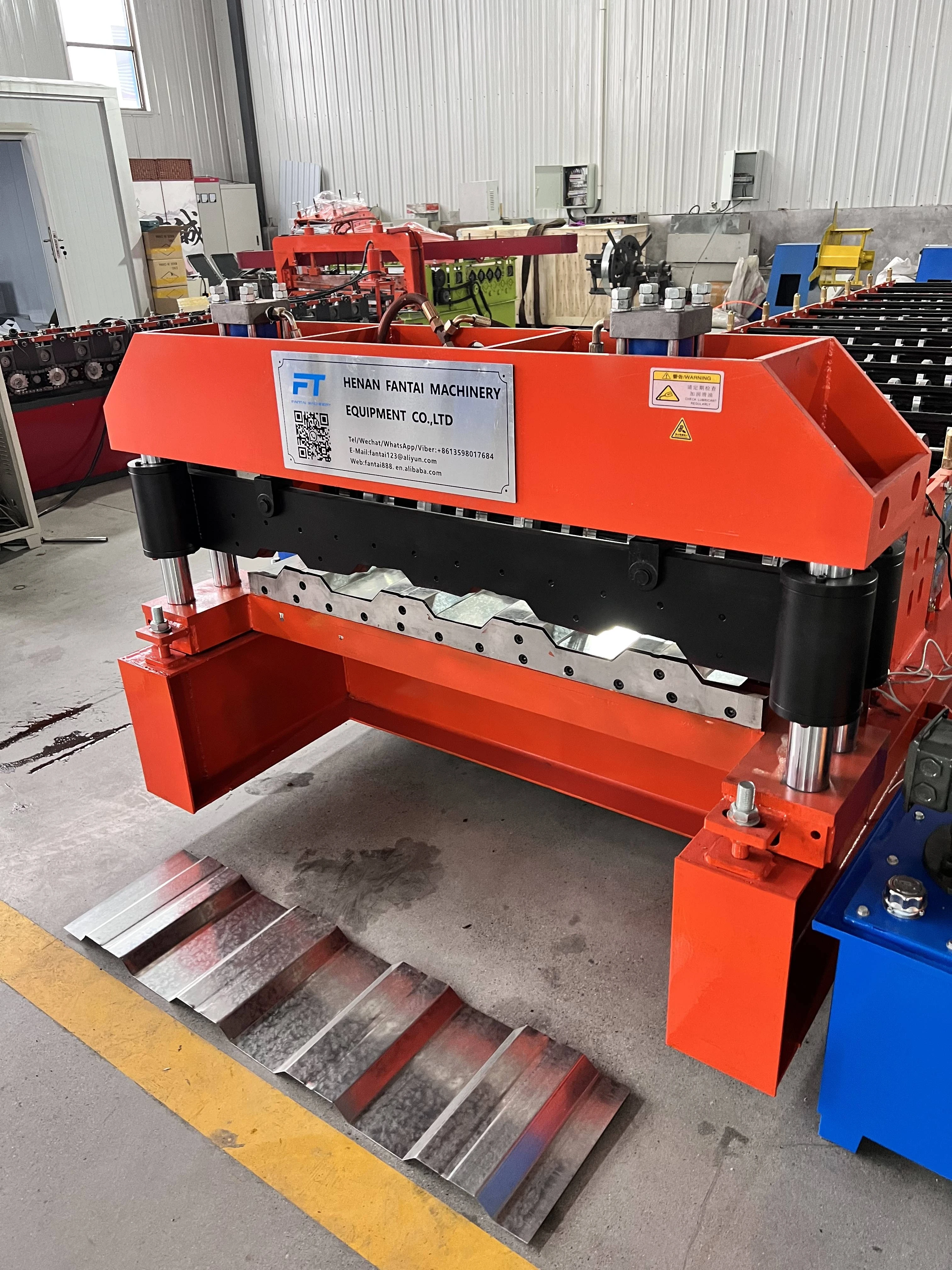 Factory car panel container truck side wall making machine carriage body panel car plate cold roll forming machine