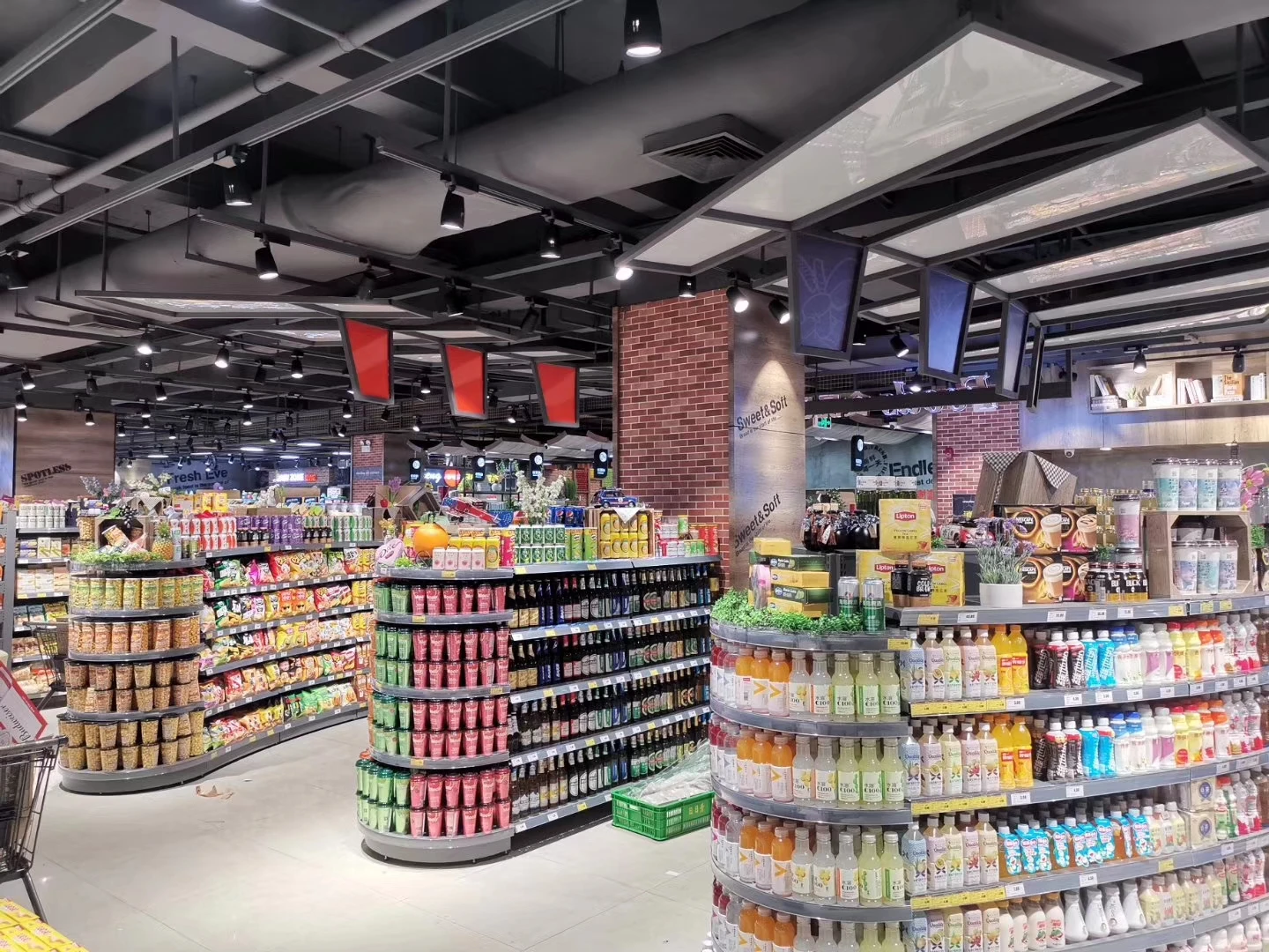 Оптовая продажа, двухсторонняя модульная полка для горнолыжного супермаркета из дерева и стали