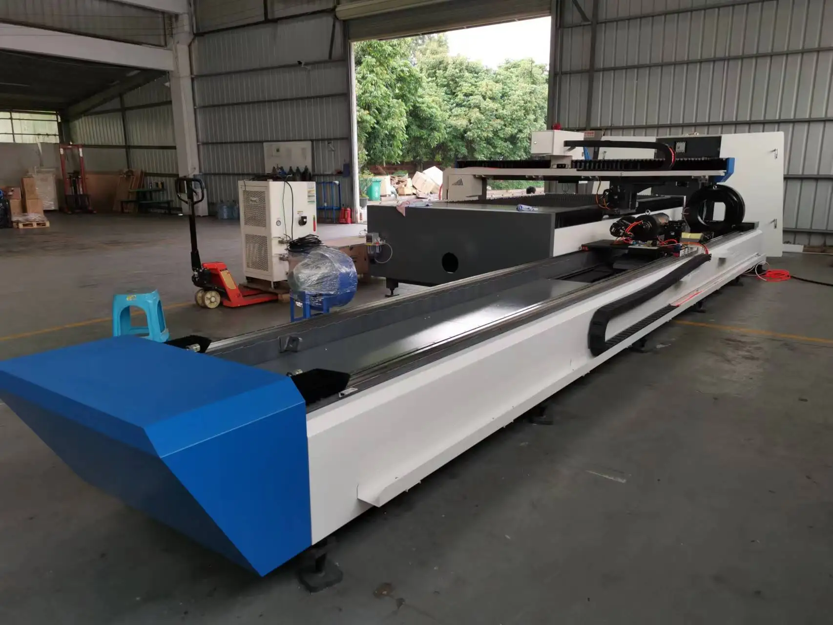 Metal Iron Sheet Fiber Laser Cutter Fiber Laser Cutting Beam Light Cutting Design Signs laser cnc system