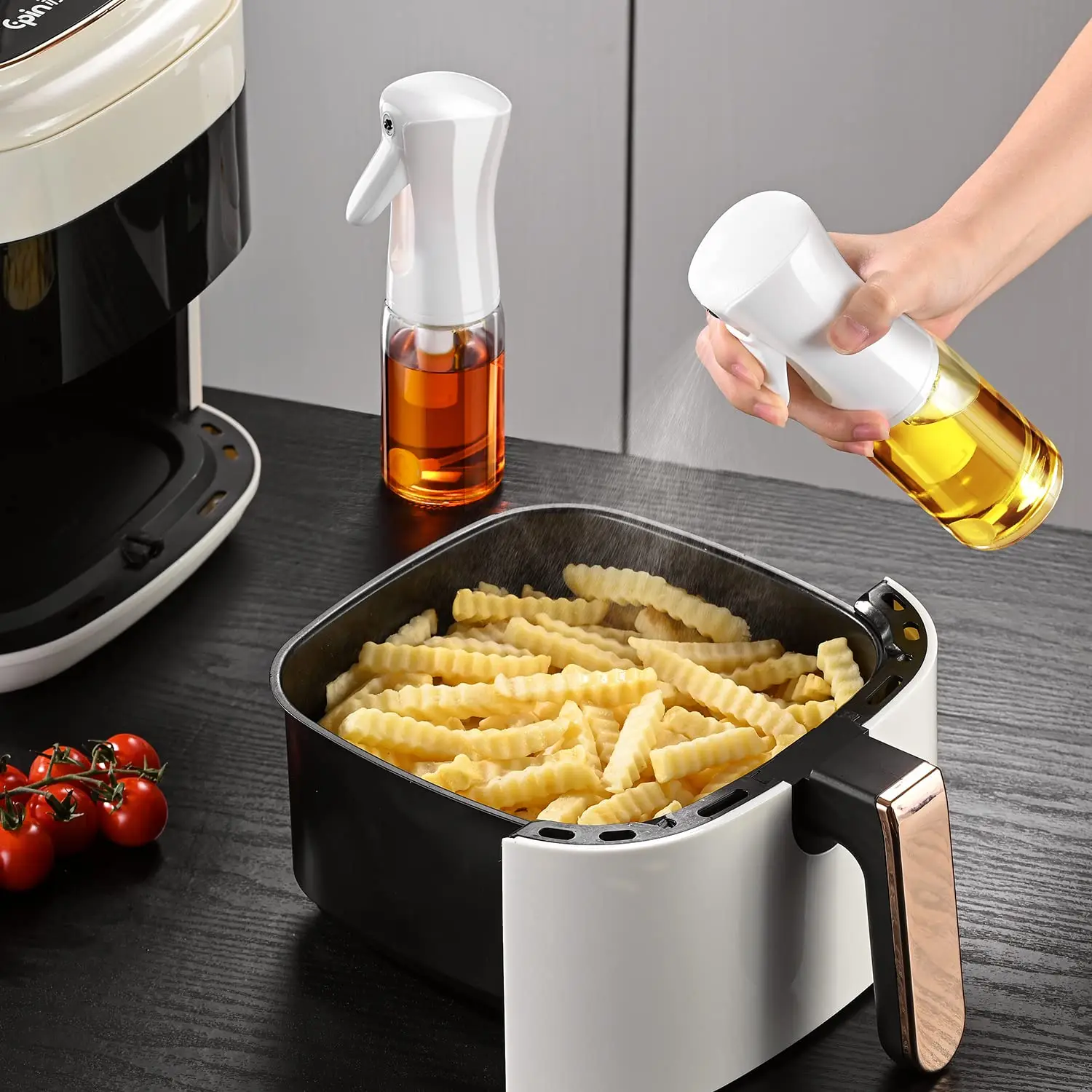 Kitchen Gadgets Multifunctional Oil Spray 200ml Glass Olive Oil Spray Bottle for Cooking