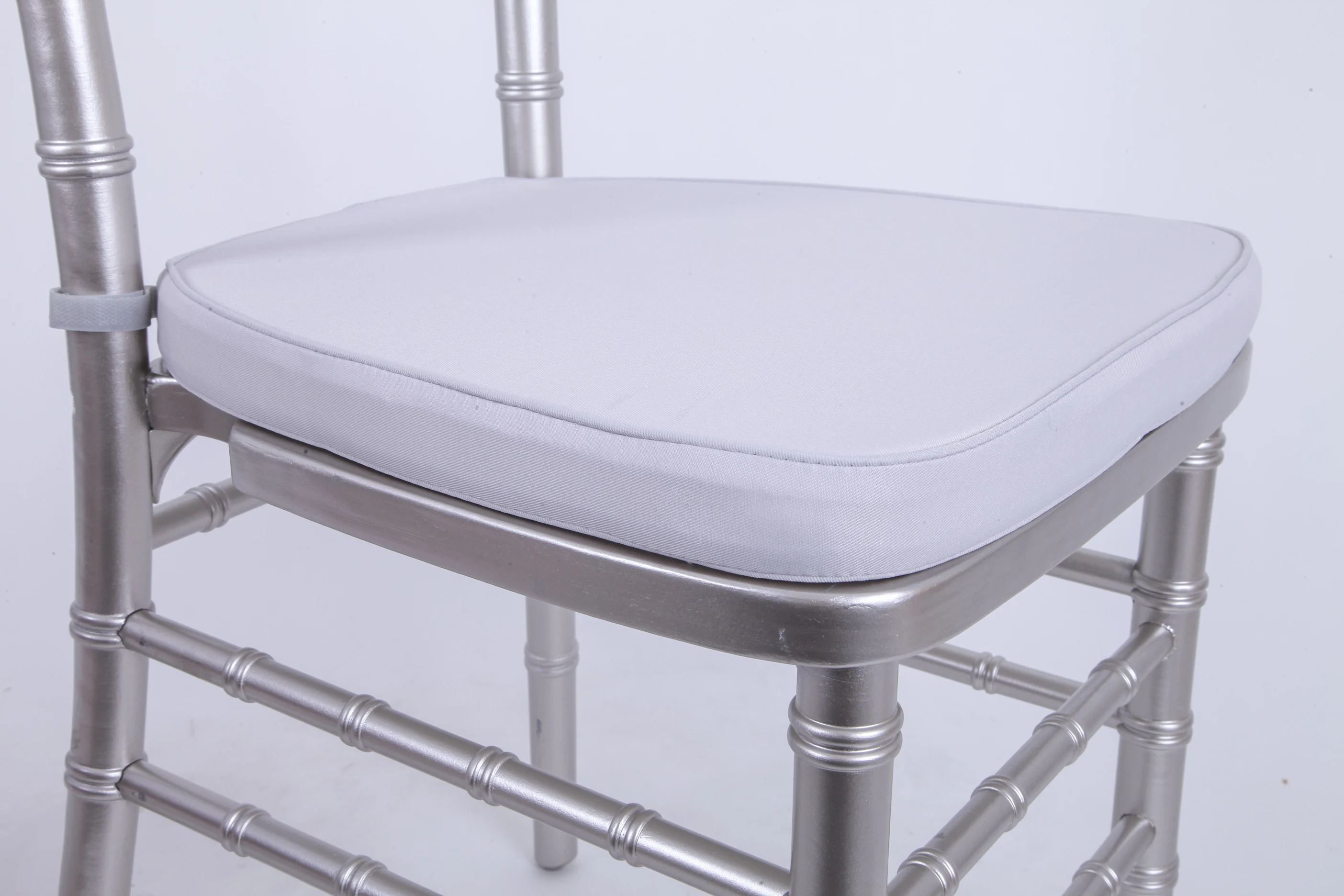 2022 High Quality Popular Unfoldable Hotel Restaurant Bar Cafe Dining Wooden Or Resin Chair Cushion