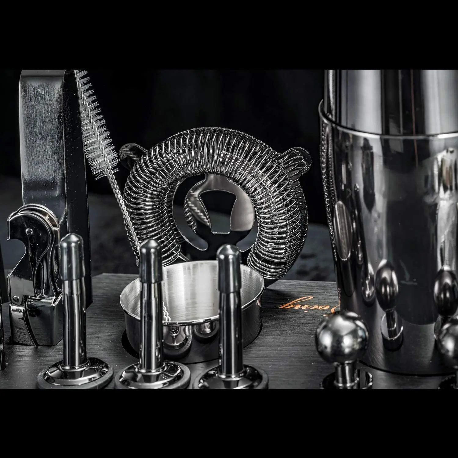 Wing Shung 18-Piece Cocktail Shaker Set Perfect Home Bartender Kit for Drink Mixing Stainless Steel Bar Tools With Stand,Velvet