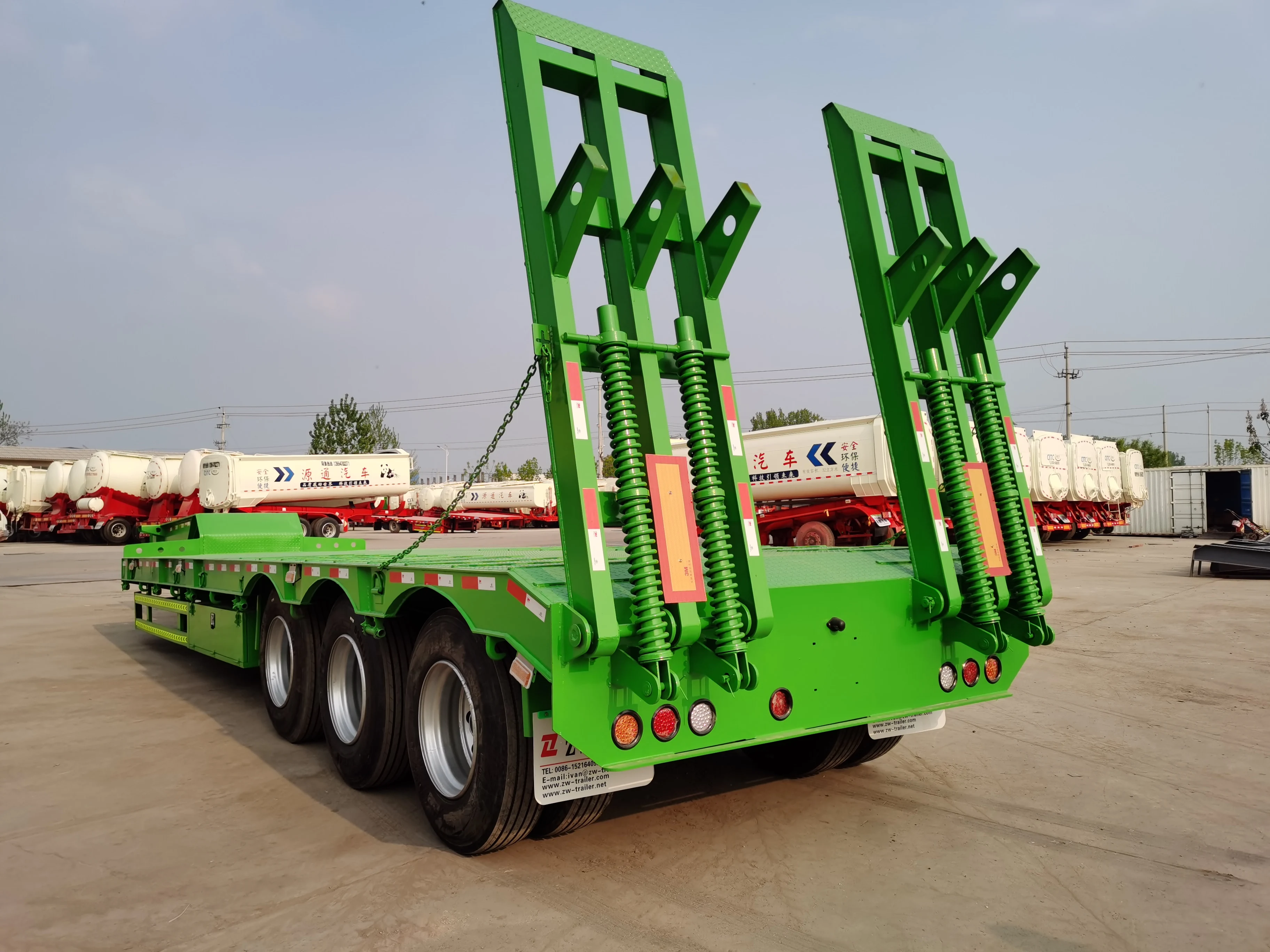 CIMC 4 Axles Lowbed Transport Trailer Customized Lowboy Truck Gooseneck Semi Trailer with cheap price