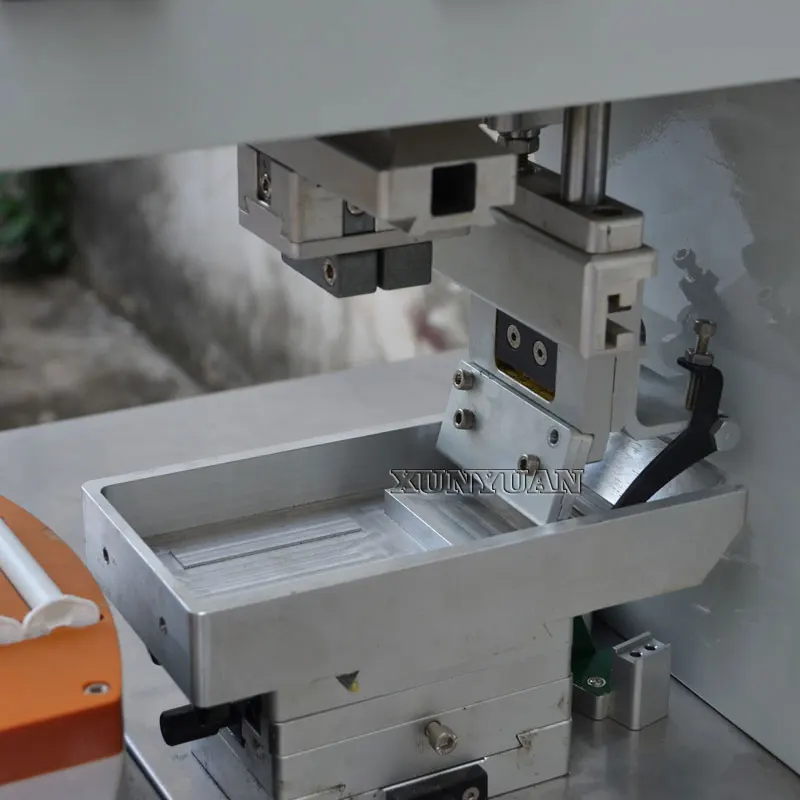 1-Color Ballpoint Pens Electric Cigarettes Logo Pad Printing Machine With Gripper Take-off To UV Tunnel Dryer