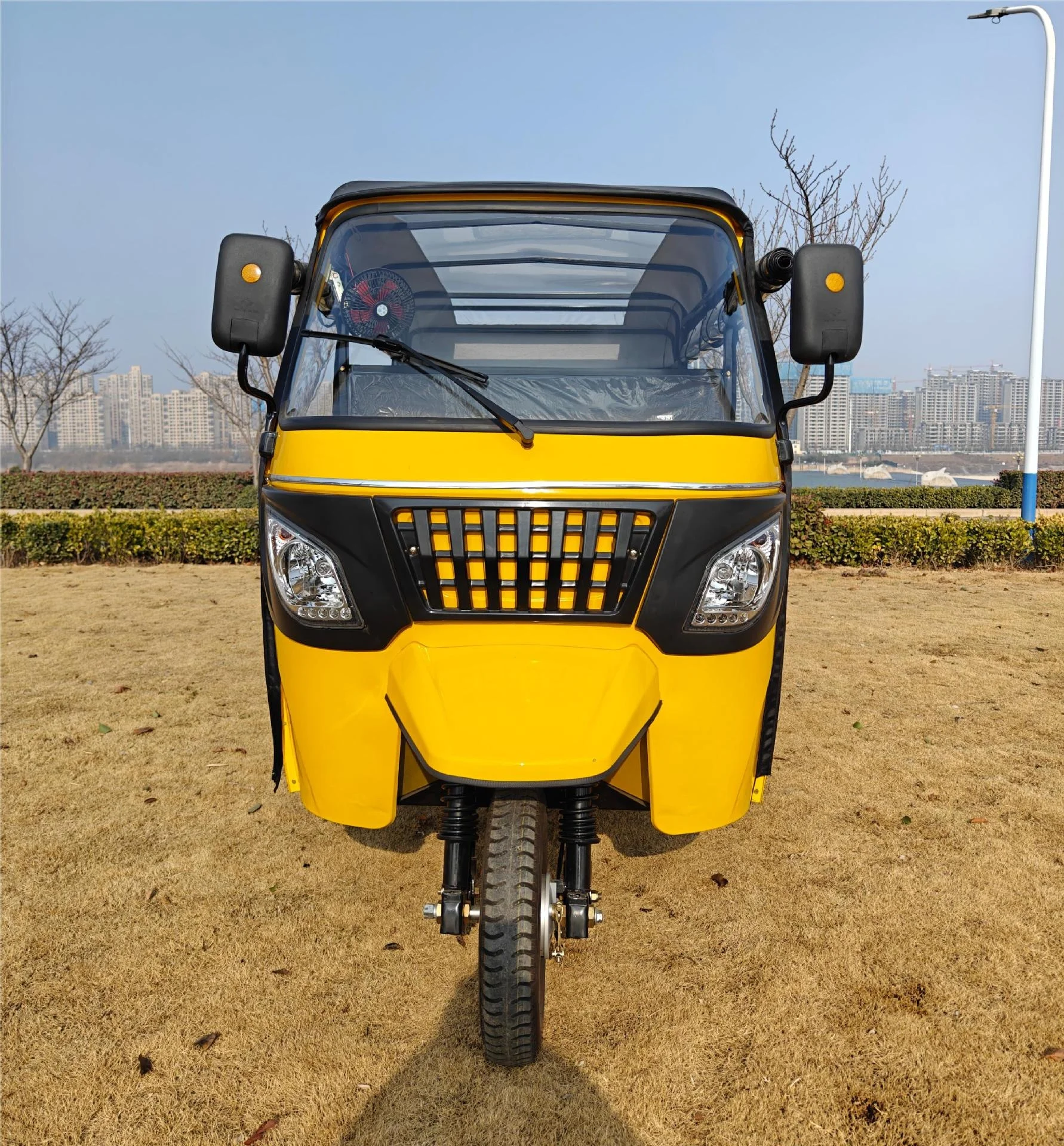 2024 трехколесный велосипед Tuk бензиновый мотоцикл Bajaj недорогой пассажирский tuktuk ho