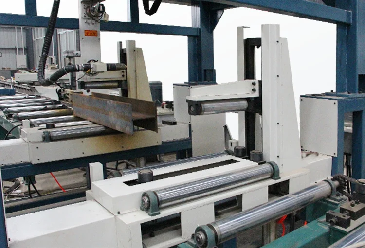 China best Automatic H beam cnc plasma cutting machine for I beam/Angle iron/Bulb flat