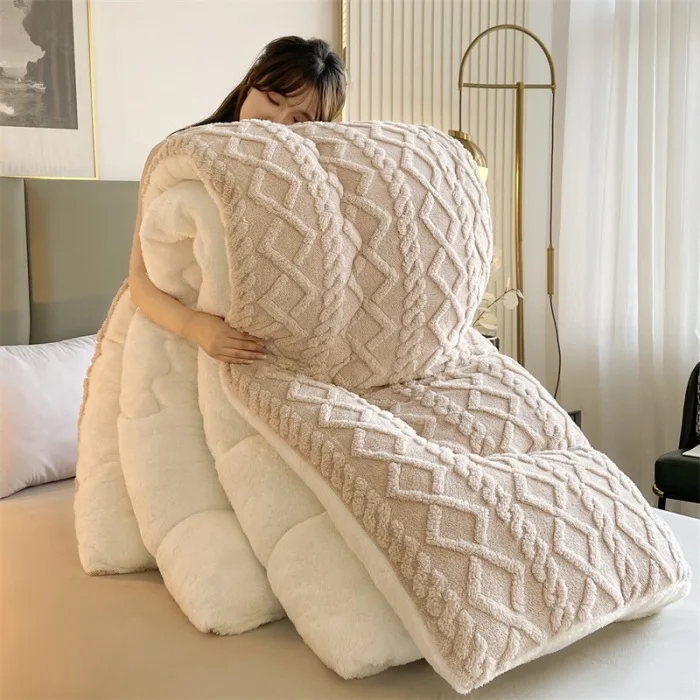 HOT sale Thickened Warm Lamb Fleece Quilt Soft Chemical Fiber Quilt Size Can  Customized Bedding Set bed cover luxury bed sheets