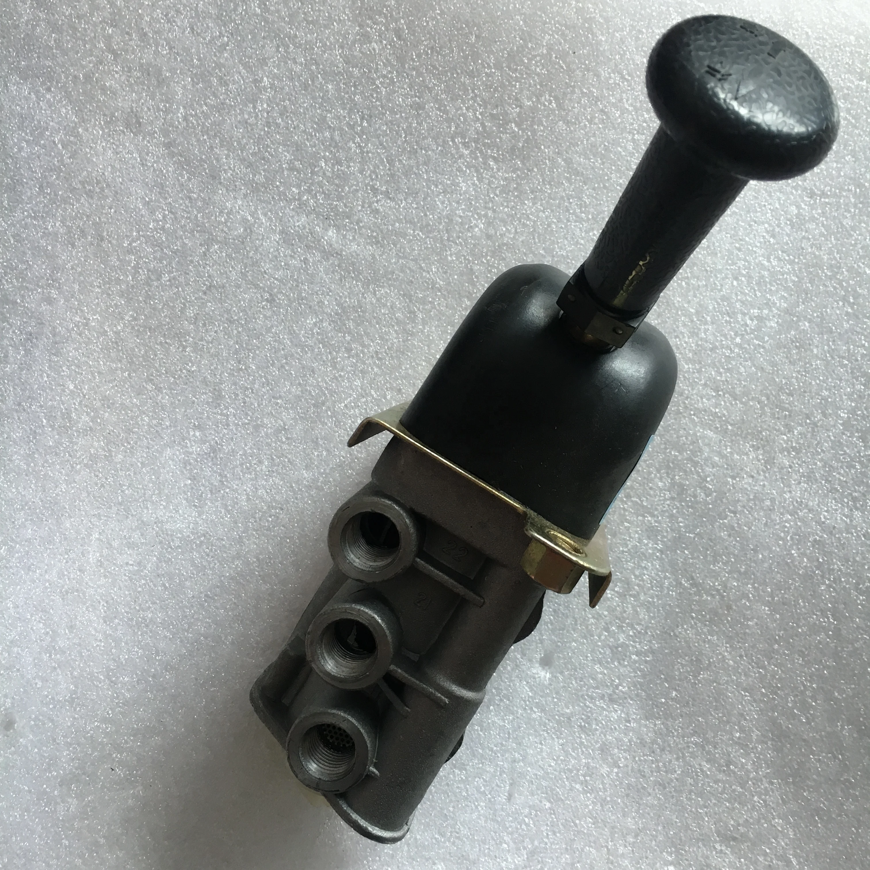 Ручной тормозной клапан Dongfeng 3517N-010