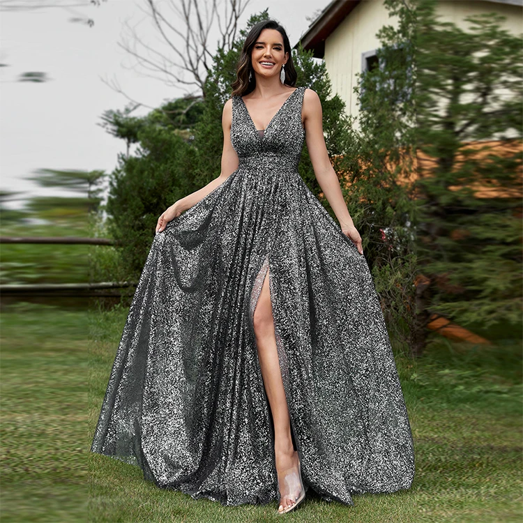 Роскошное вечернее платье с V-образным вырезом
