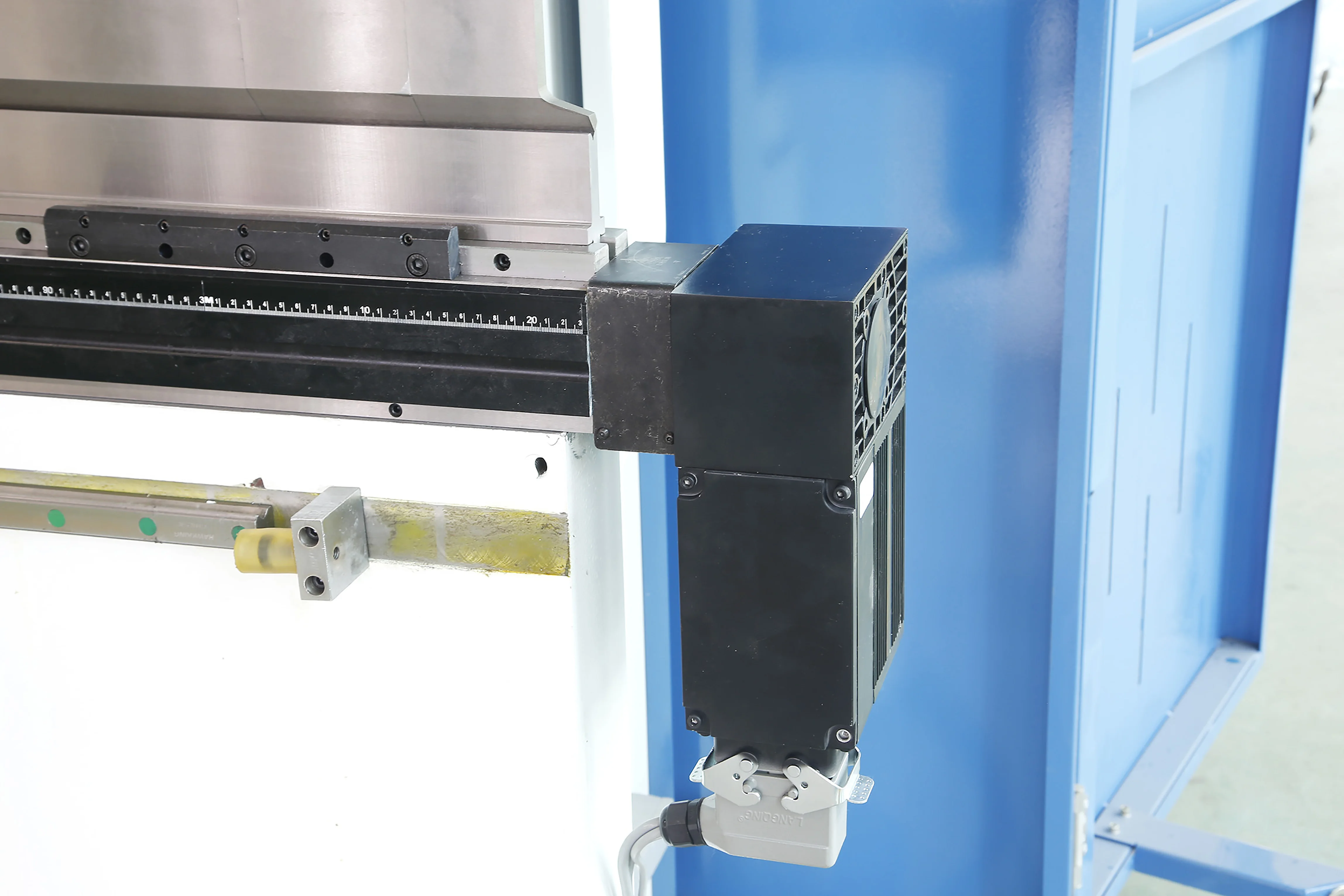 DA58T Control System CNC Press Brakes 130T 4000mm With 4 Axis CNC Press Brake