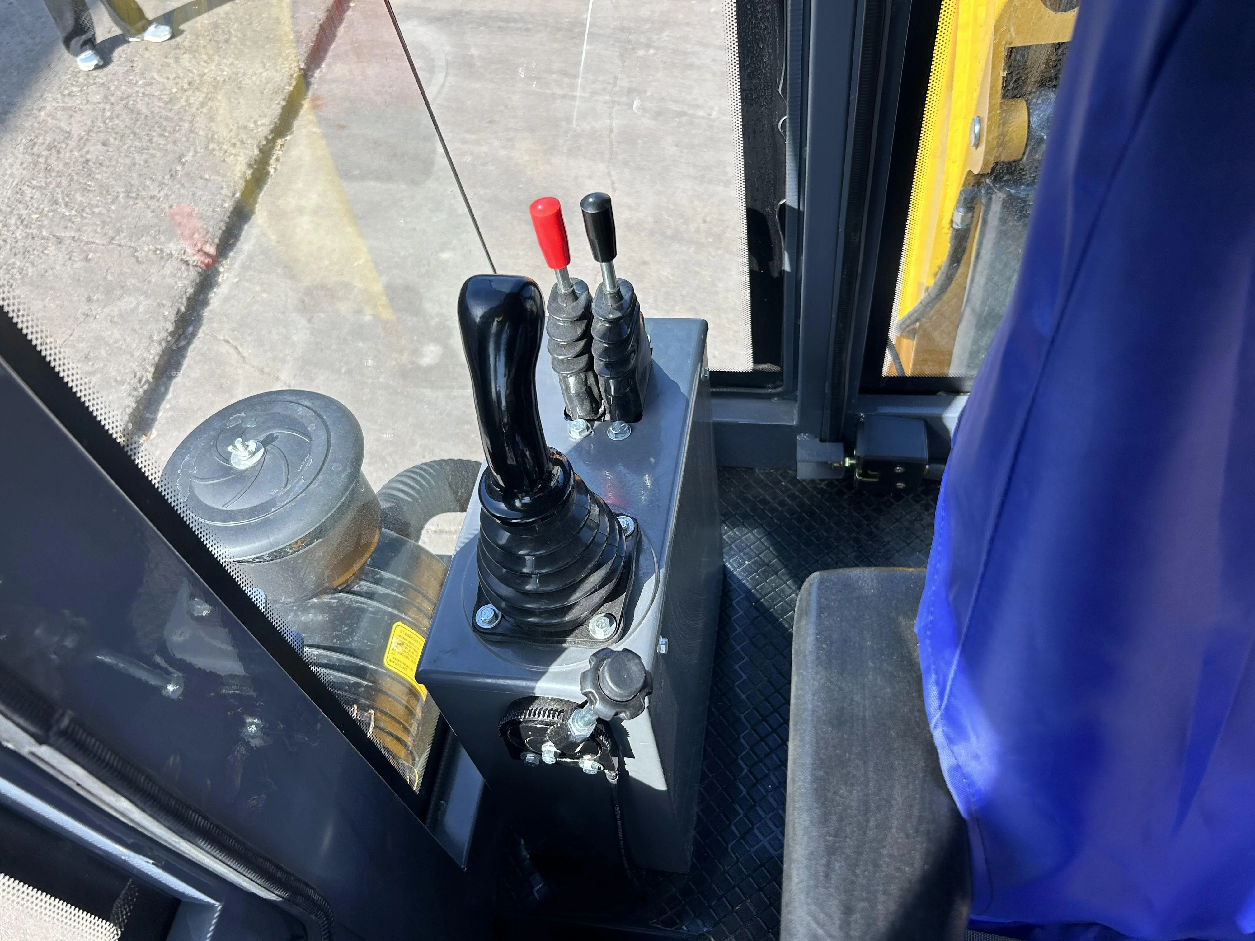 2024 SNSC High Quality Mini Wheel Loader 3500KG Durable Durable Engine Core Component Mini Backhoe with 1500KG Rated Load