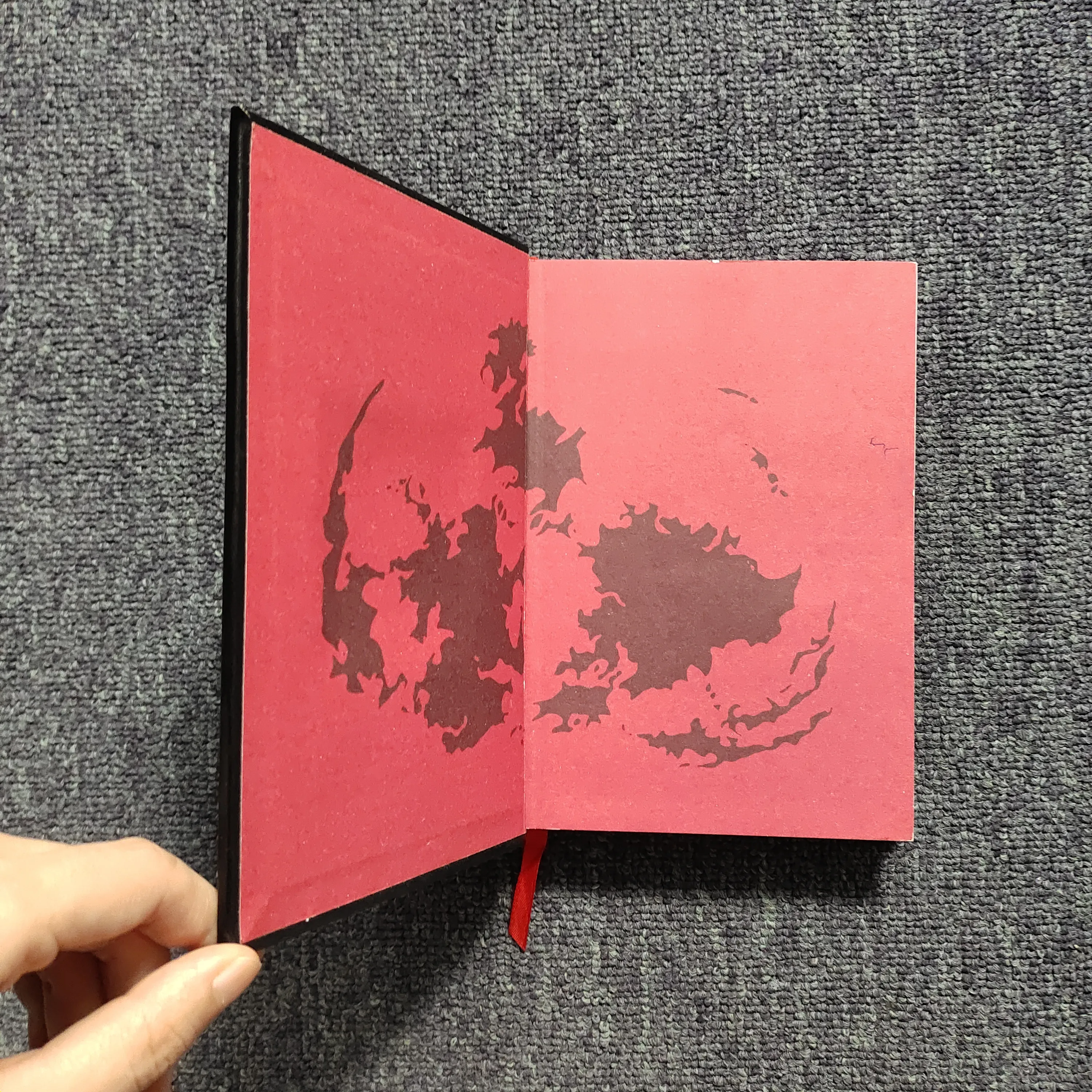 Custom Metal Logo Hard Cover Dotted Journal PU Leather Notebook with Elastic Band and Ribbon