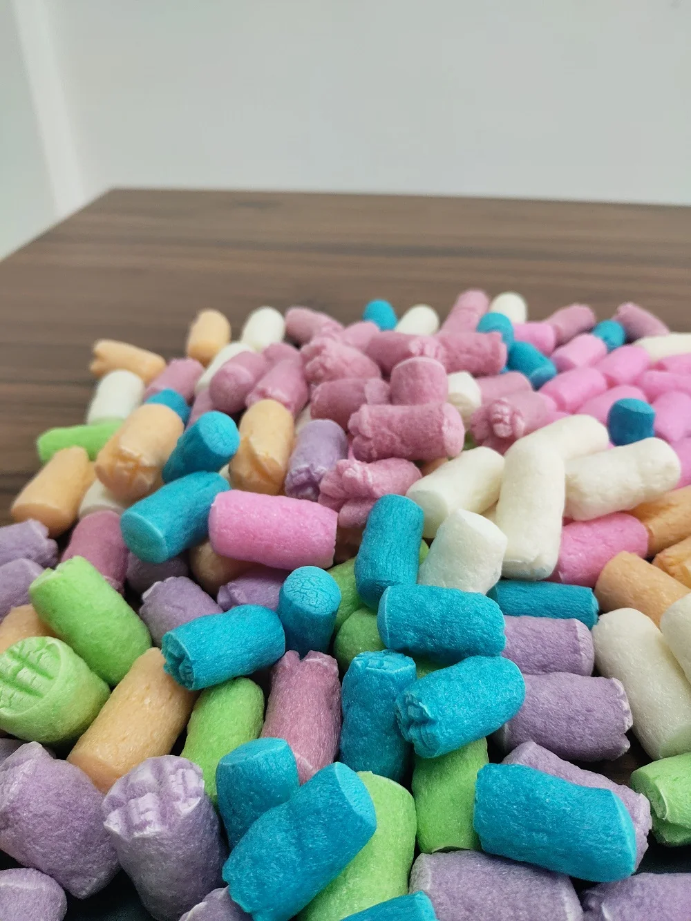 
packaging material protective cushioning biodegradable packing peanuts 