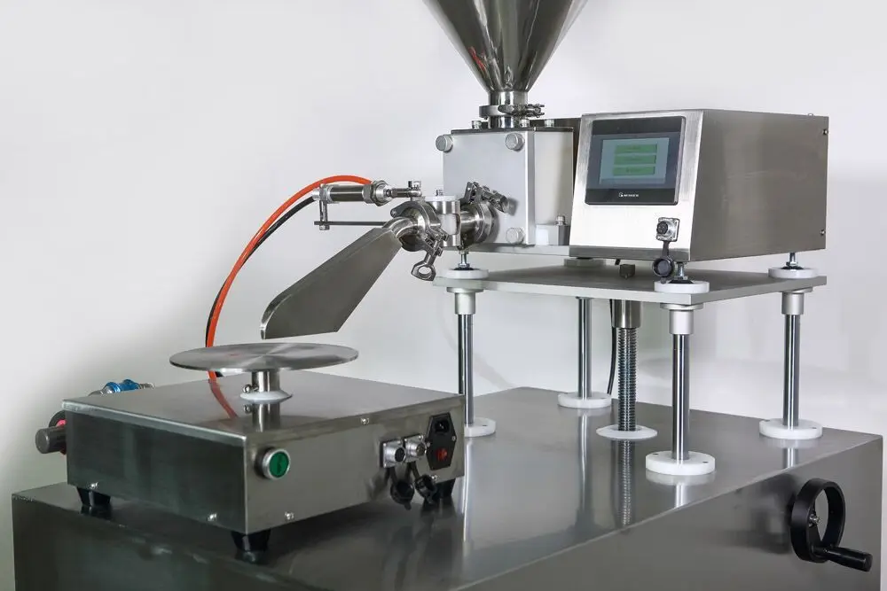 Small cake filling cake coating icing cake icing smoother machine