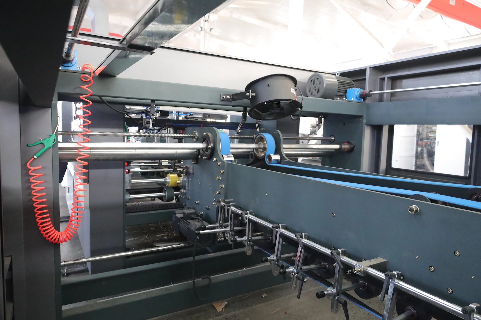 Vacuum Transfer High Definition Flexo Printing Slotting Die Cutting Folding Gluing Strapping Machine FFG