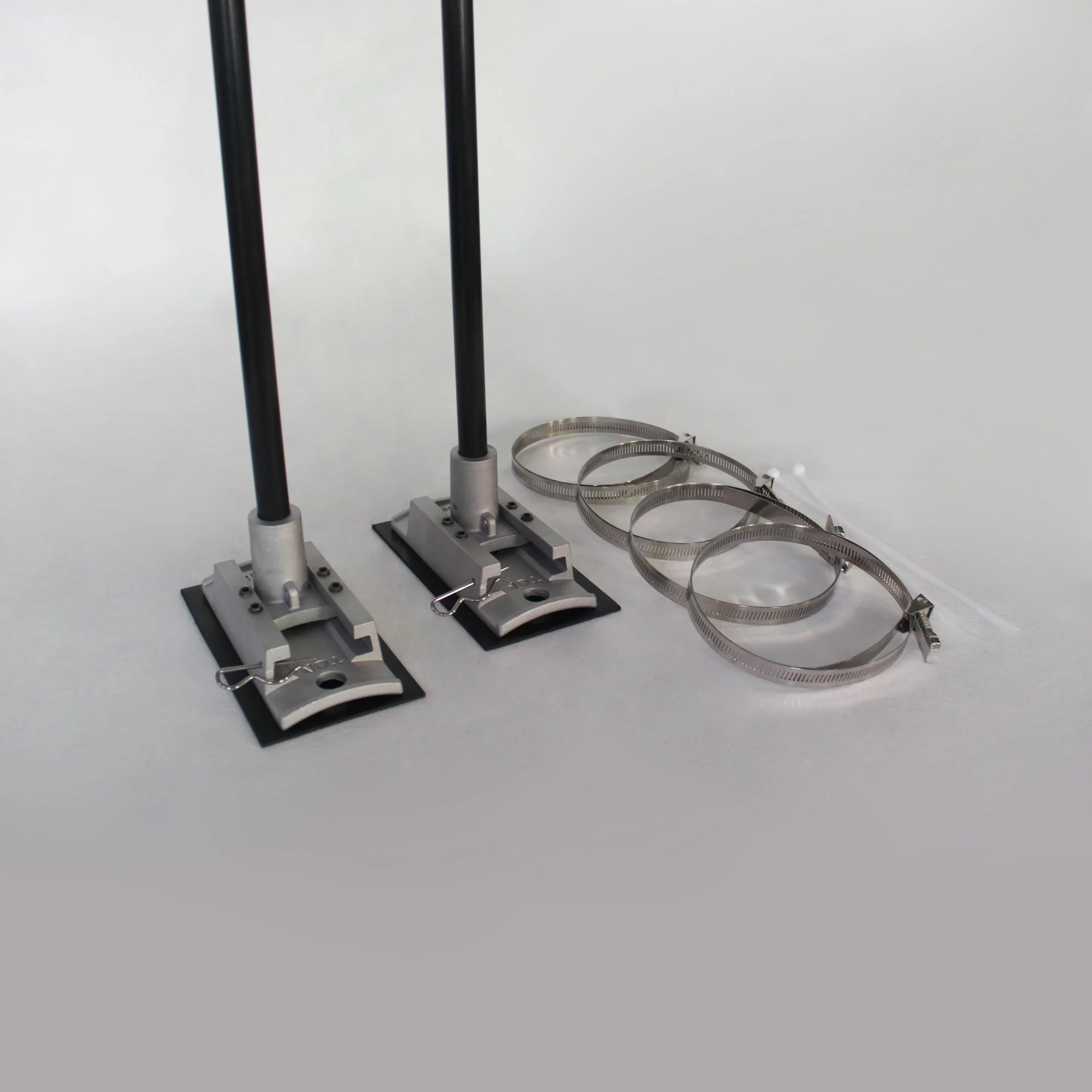 Easy install advertising banner bracket