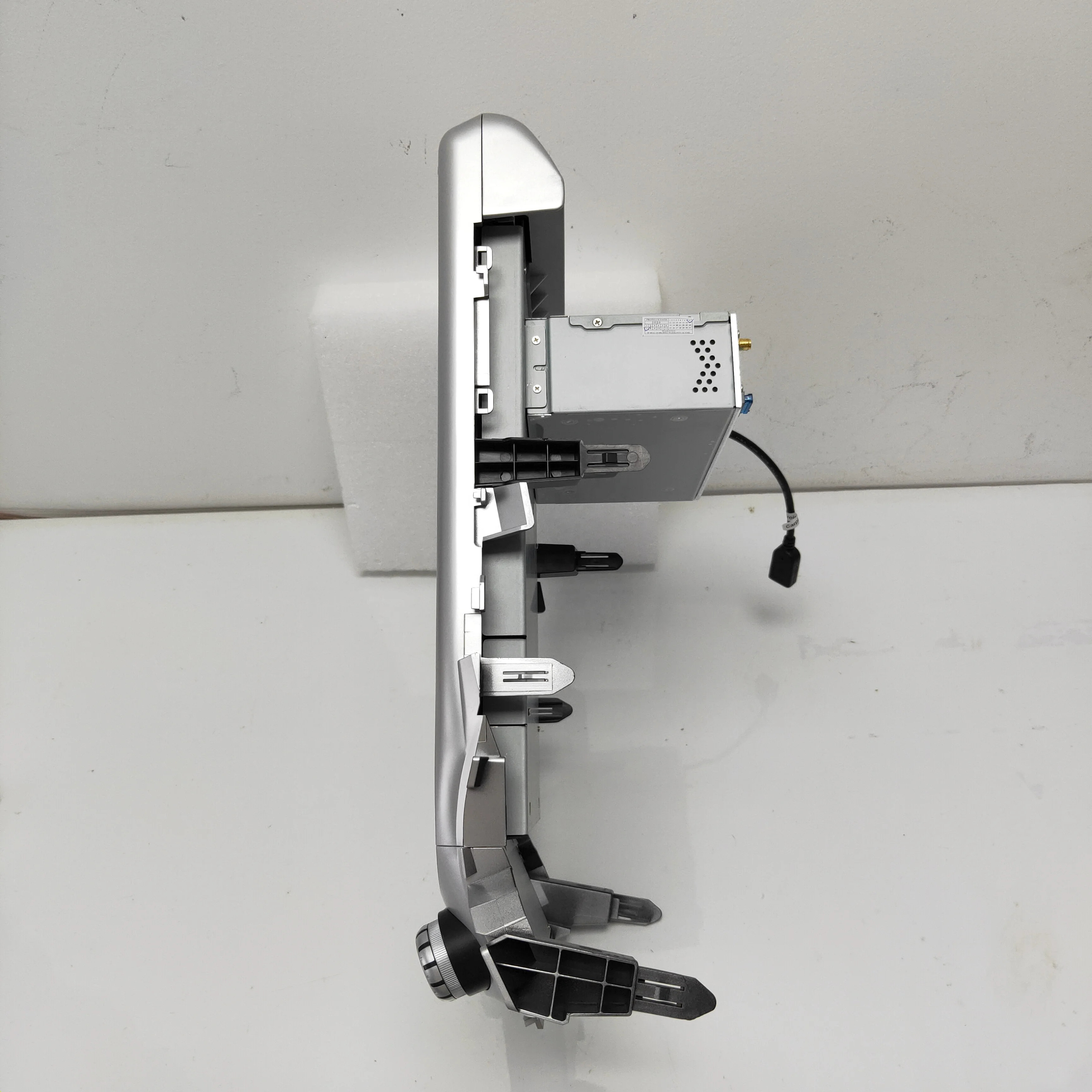 Newnavi video touch screen car stereo gps navigation Tesla style PX6 android 9.0 car radio For TOYOTA Land Cruiser LC200 2018