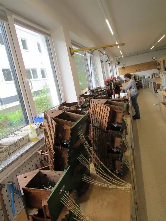 Wholesale Traditional German Small Log Cabin Cuckoo Clock With Forest And Deer For Home Decoration