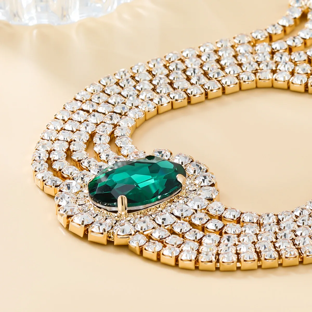 2023 Copper European and American clavicle chain Exaggerated Oval Glass Full Diamond Bridal Accessories Wholesale Necklace