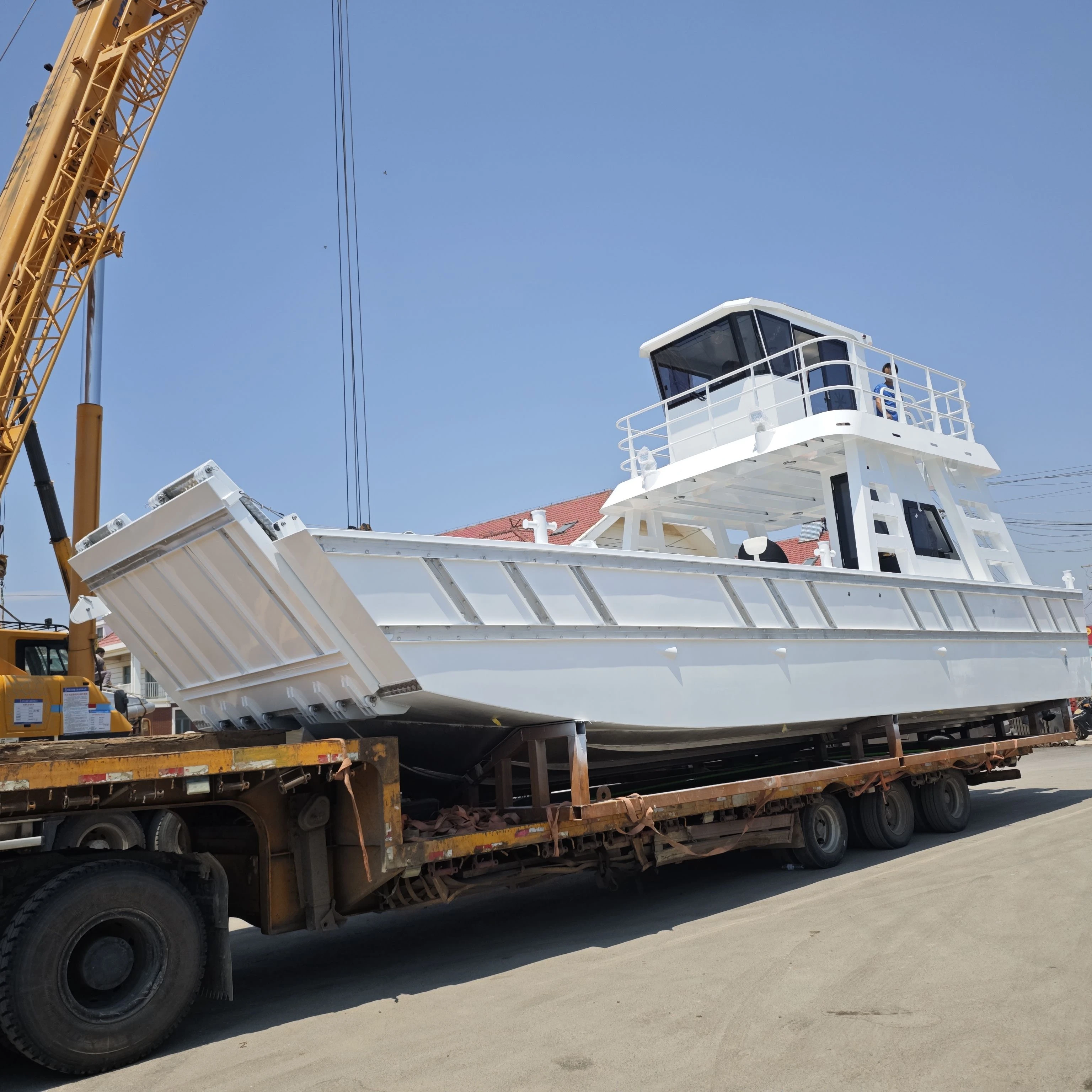 12m*4m Landing Craft with Aluminum Plate & Double Deck Wheelhouse & Loading Ramp for Yacht