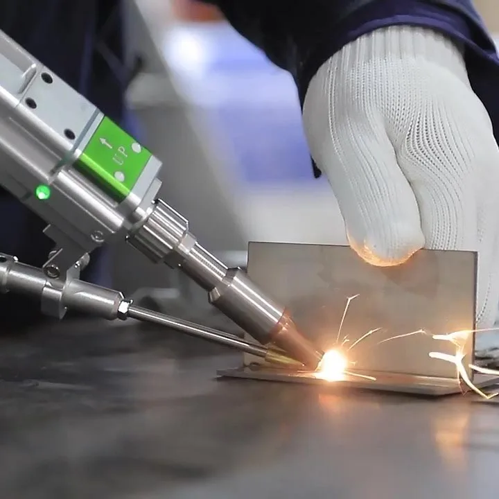 Горячая Распродажа 3 в 1 CNC 1500 Вт 2000 Unitek лазер 4 волоконно-лазерный сварочный аппарат с конкурентоспособной ценой