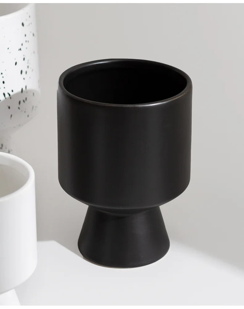 Cheap Price Matt Minimalist Modern Small 17cm Tall Cylinder Black White Ceramic Pot for Plant Succulent Indoor