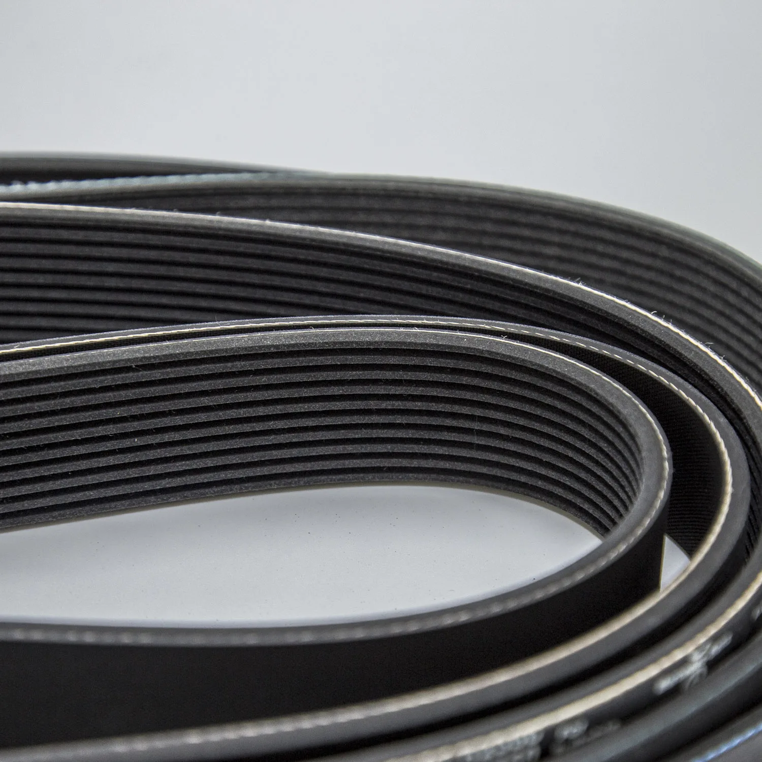 6pk1680 Heat Resistant Good Multi-wedge Poly Auto Rubber V-ribbed Pk Belt Transmission Flat Drive Belts