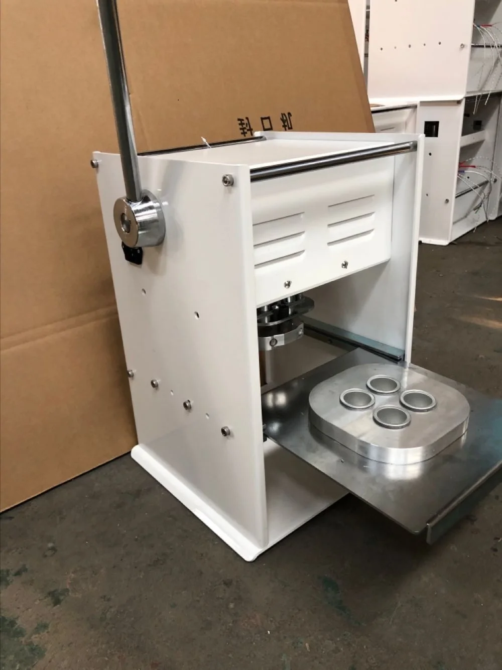 Полуавтоматическая машина для запечатывания и запечатывания капсул кофе