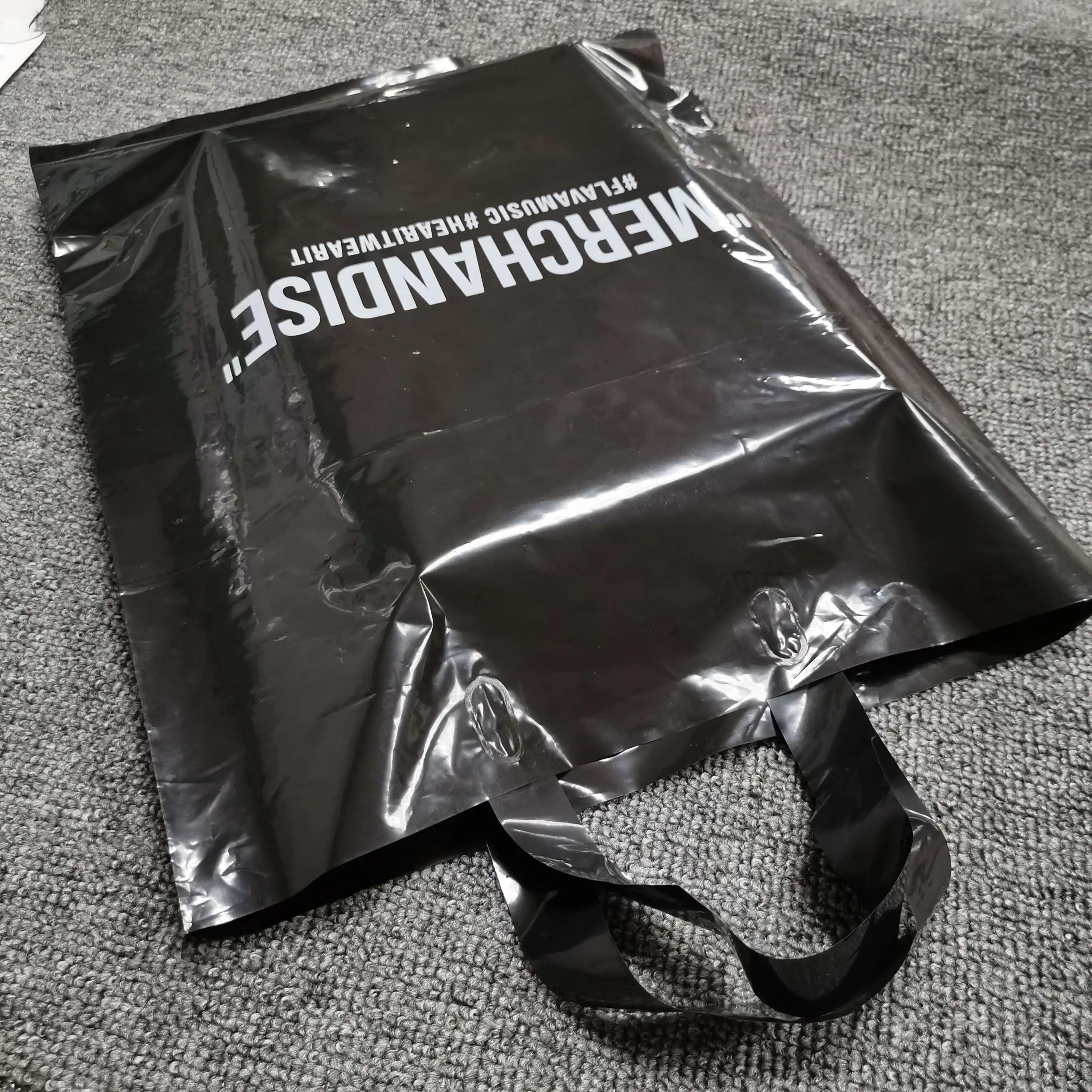 
High-end fashion clothes clothing cosmetics plastic bags custom printed gift packing shopping bag carry plastic hand bags 