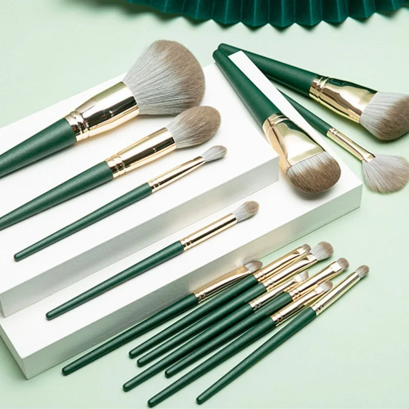DailyQueen Hot sale 14Pcs Green Premium Synthetic Makeup Set with Professional Foundation Brushes Powder Concealer Eye shadows brushes