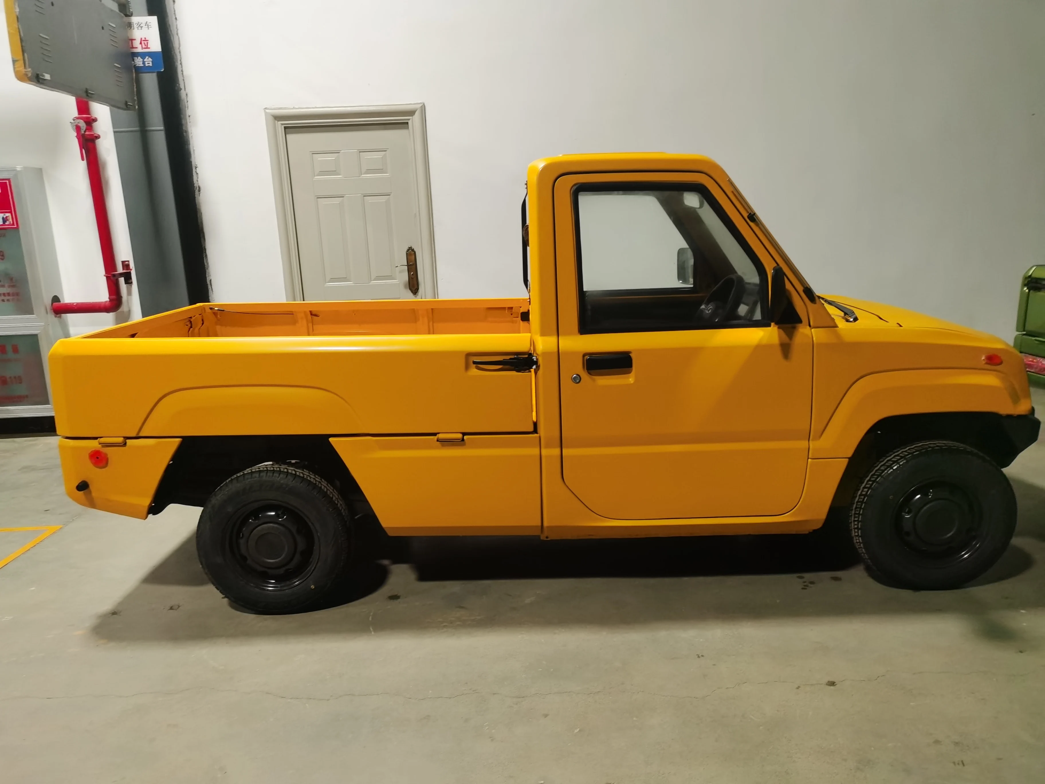 New Small Light Pickup electric mini Trucks compact neighbourhood truck for adult manual Chinese pickup truck LHD