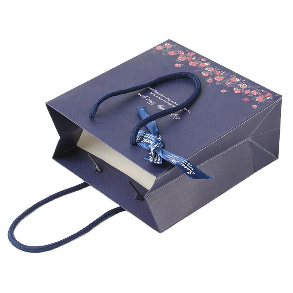 Eco friendly Paper Bag Wholesale christmas paper gift paper bag with ribbon handle