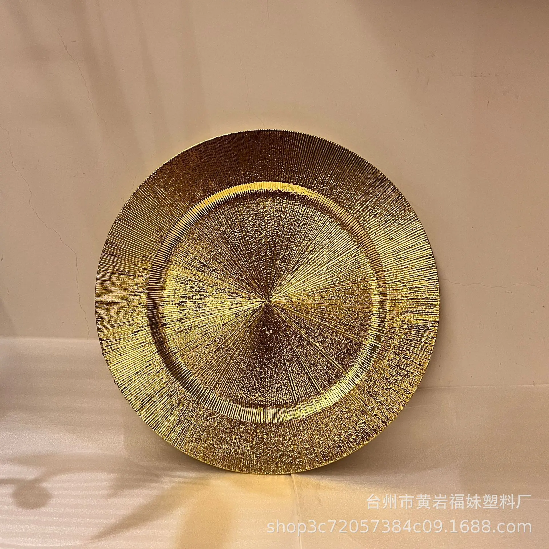 Wholesale Wedding Decoration Supplies Dinnerware Set Gold Plastic Black Silver Clear Gold Reef Snowflake Charger Plates