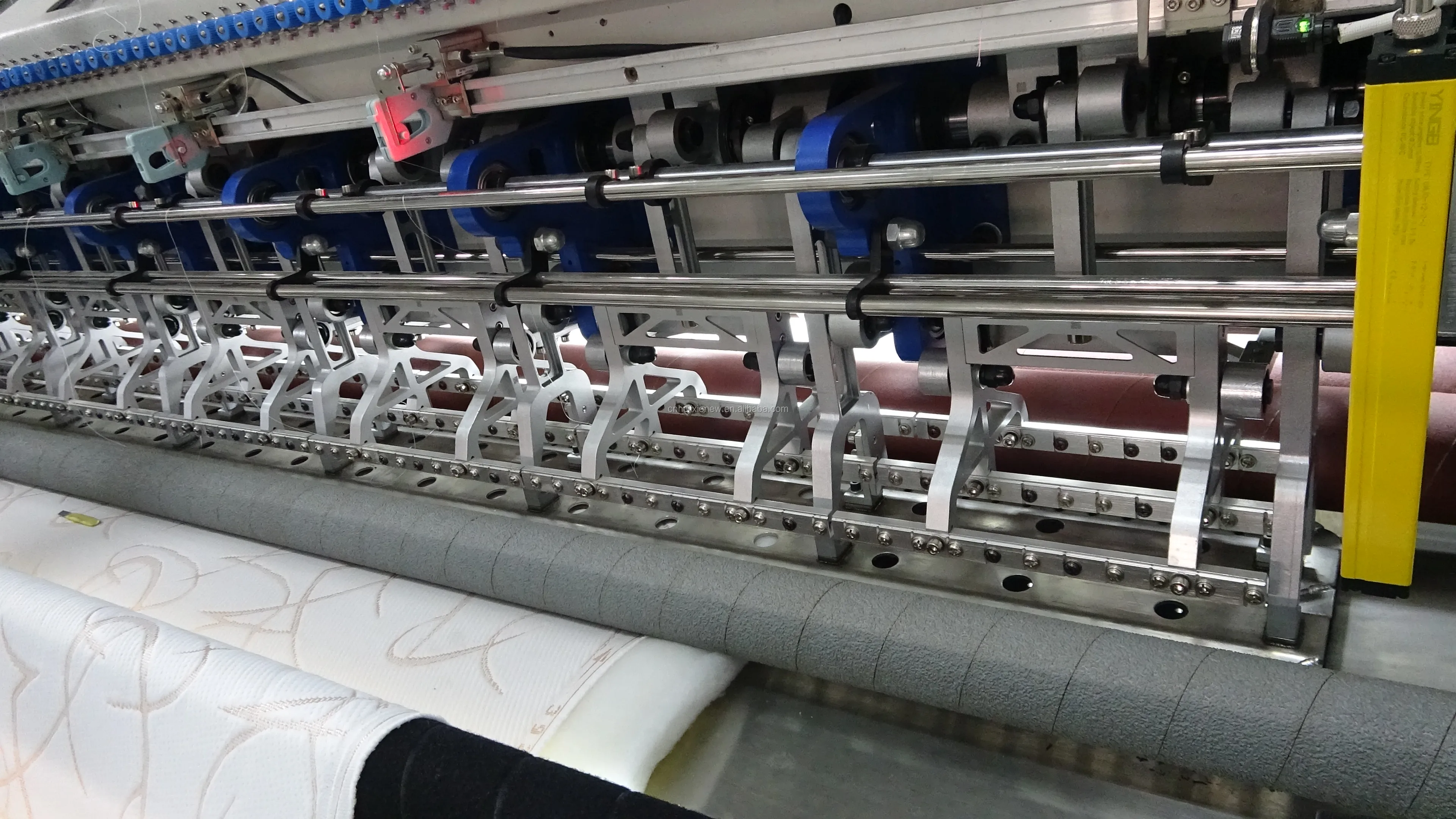 Automatic computerized quilting machine for precision fabric between mattressesn machine