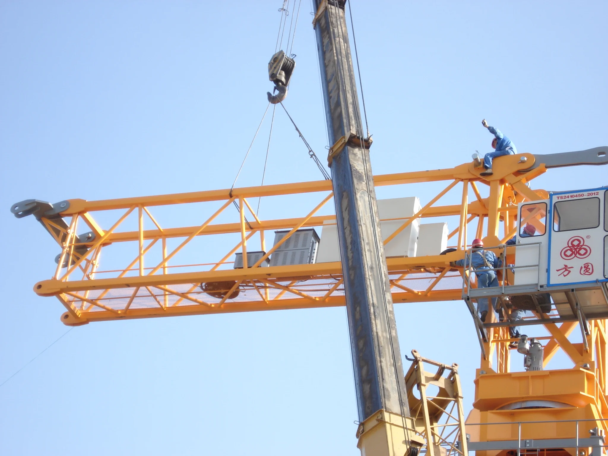 FYG Internal Climbing Tower Crane PT7528 Safe Reliable Engineering Construction 5 Ton Load Capacity New Building Material Shops