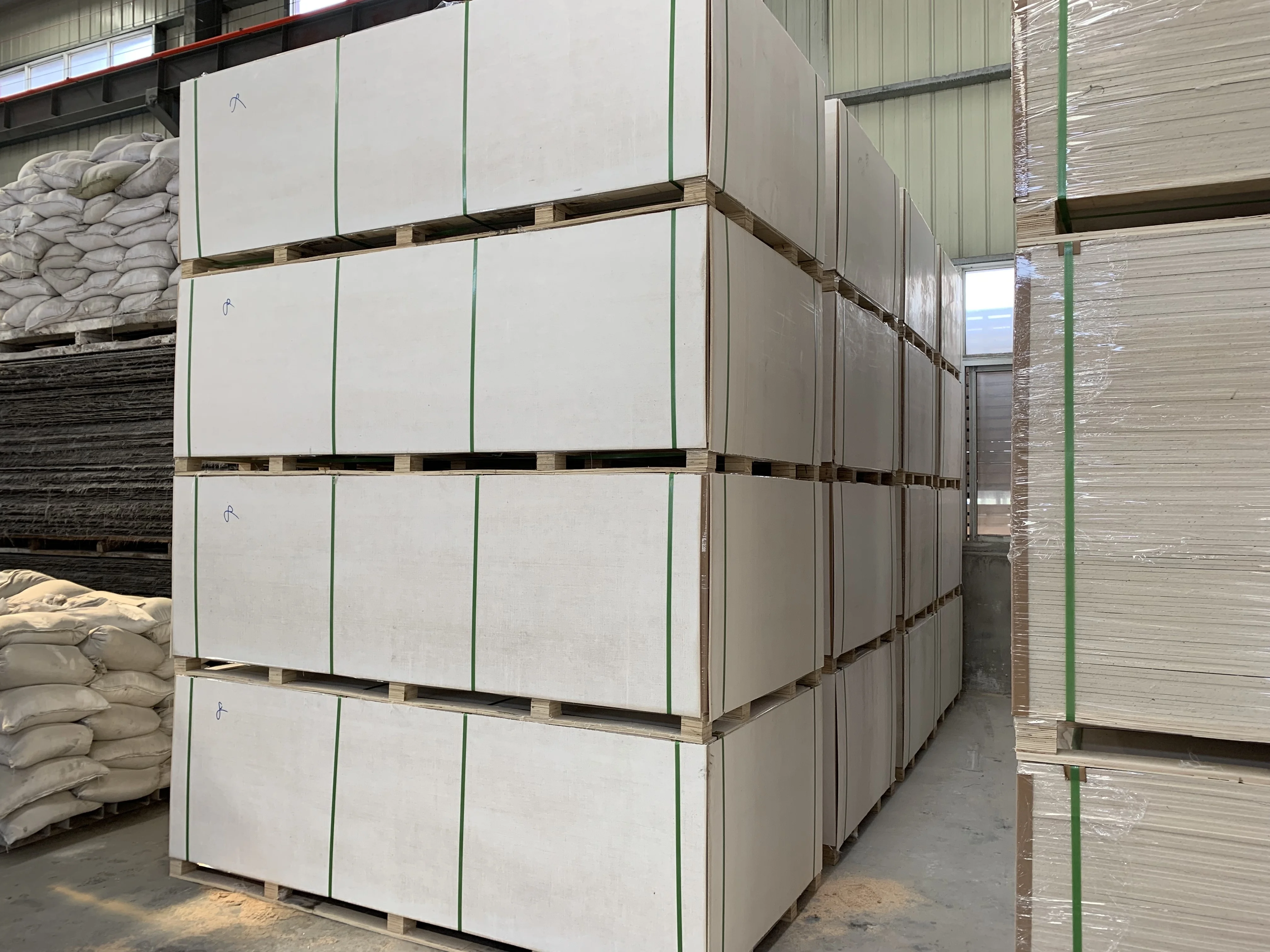 Fireproof High Strength 12mm MGO MGSO4 Sheathing Board