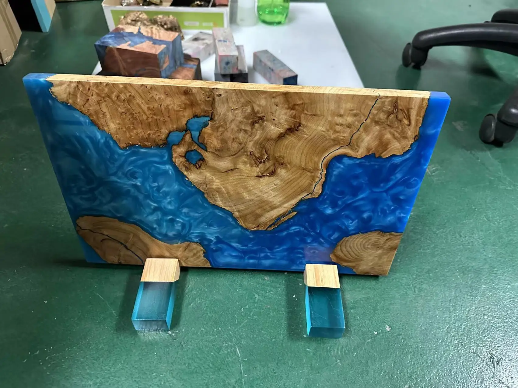 Luxury Epoxy Resin & Olive Wood Magnetic Knife Holder Knife Stand Knife Block for Kitchen Counter