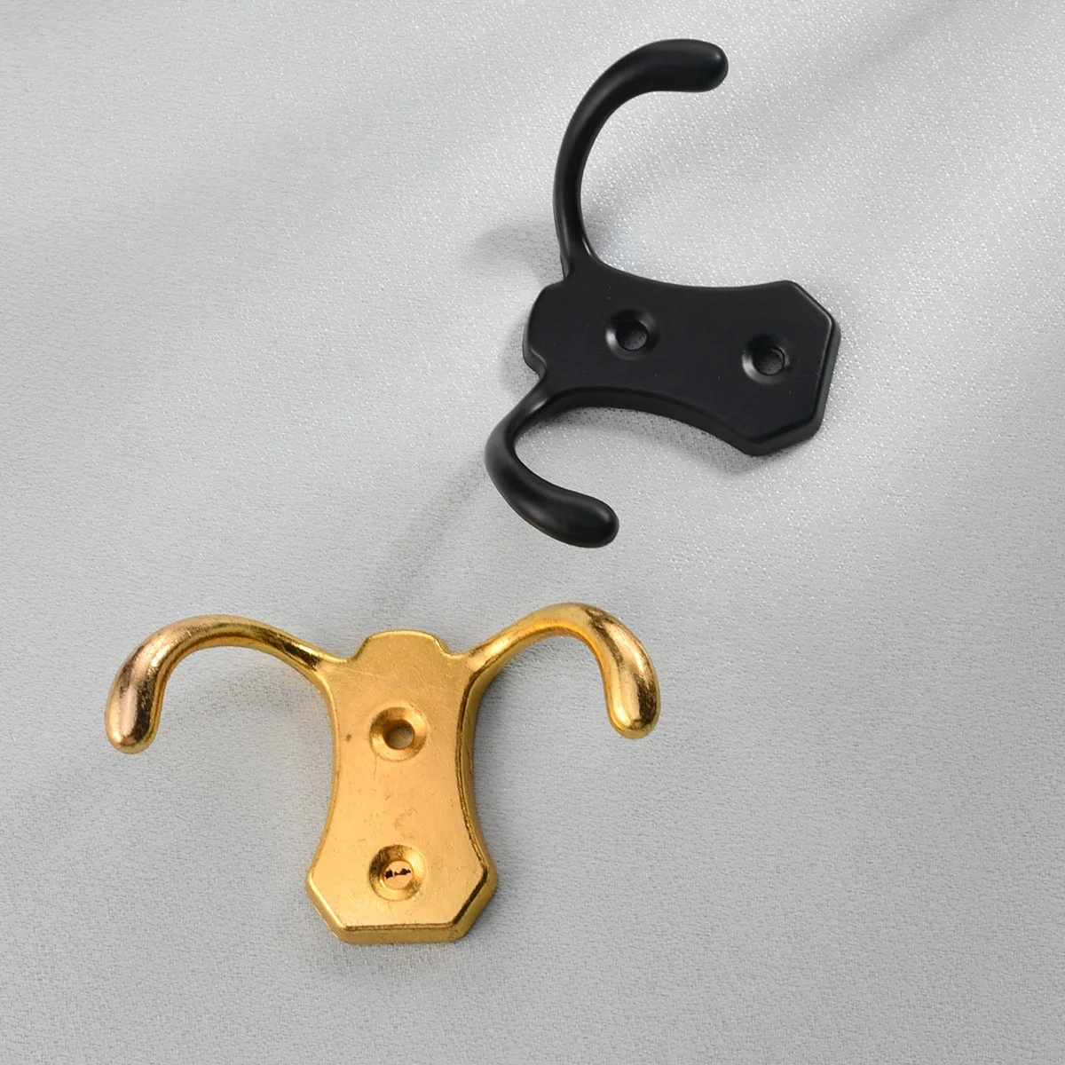 Antique European-style Black Metal Zinc Alloy Horn Double Hook for Clothing Changing Room Hat and Miscellaneous Items