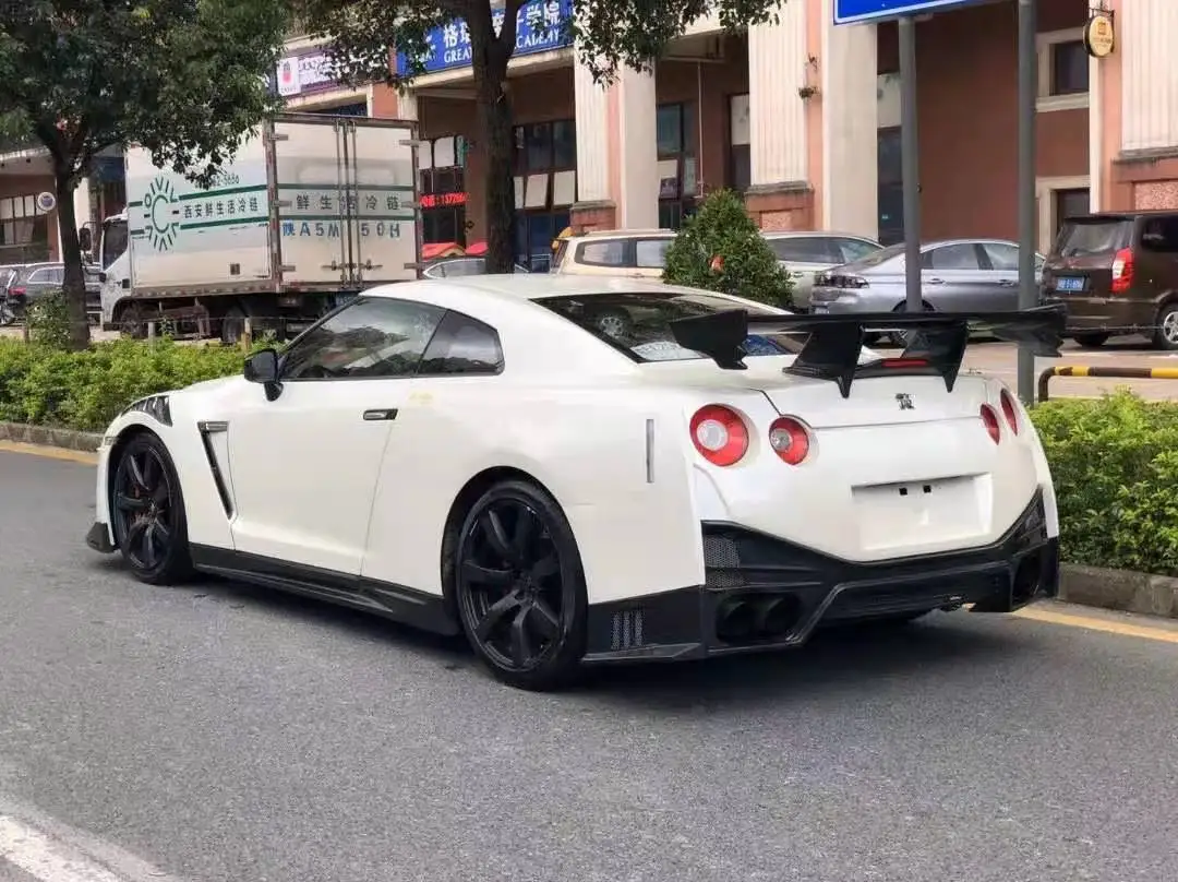 Nismo style half carbon fiber body kit for GTR R35 bumpers fenders side skirts wing