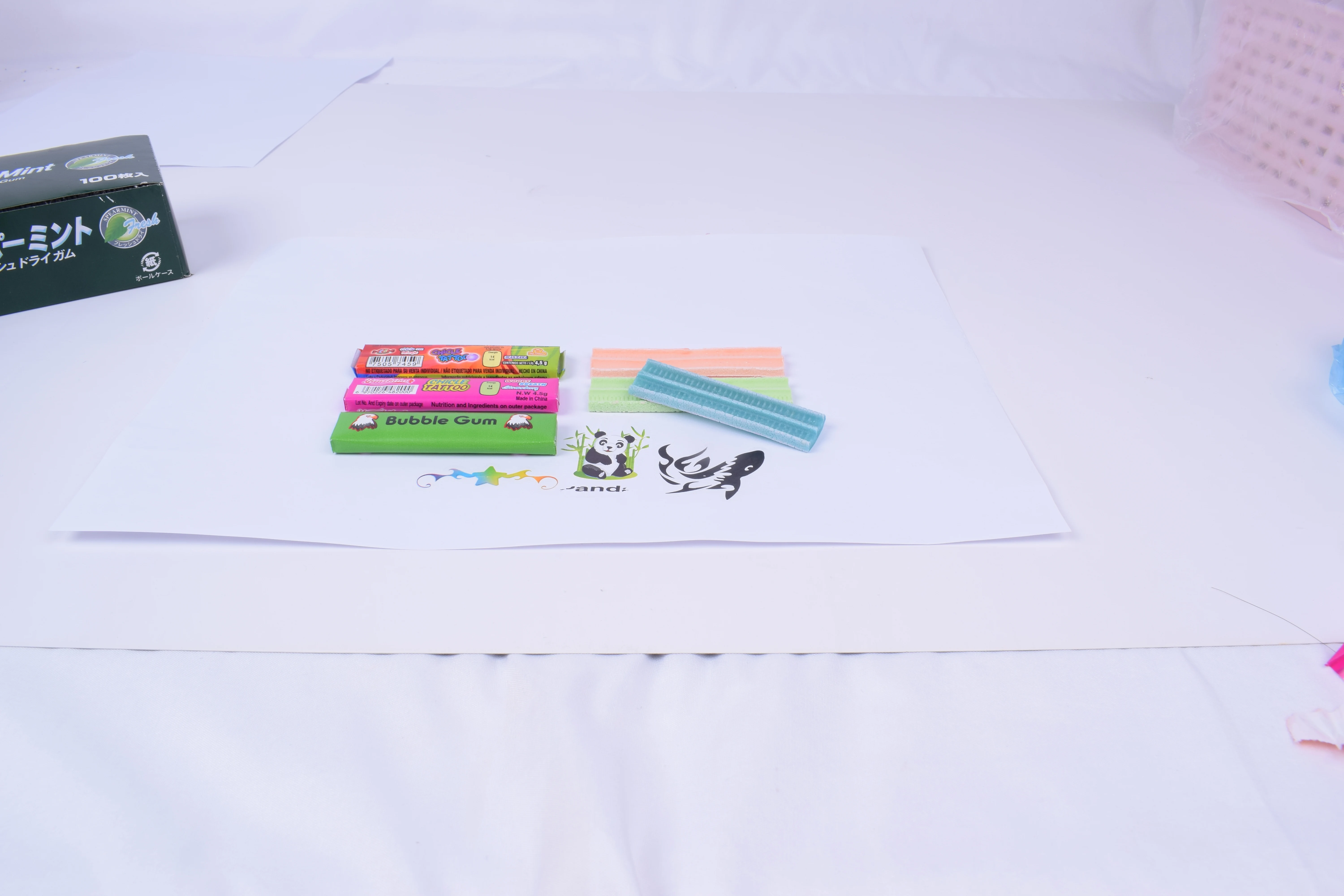 
7cm Bubble Gums With Tattoo Paper In Jar 