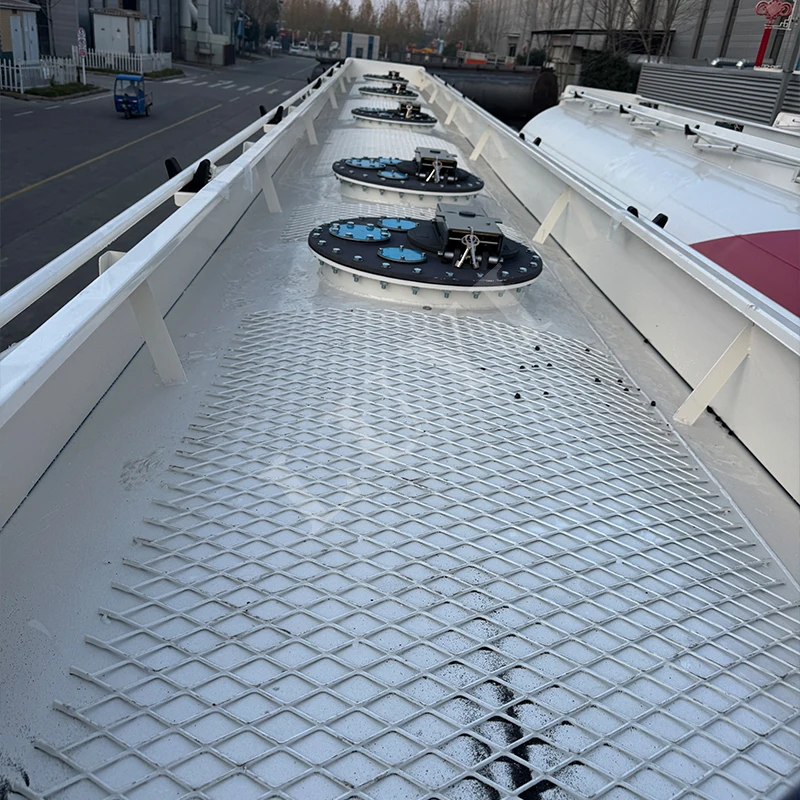 High Quality 3 Axle 40 Tons Trailer Fuel Tank Semi Trailer Linglong Tire Air Suspension Fuel Transport Hazard Signs