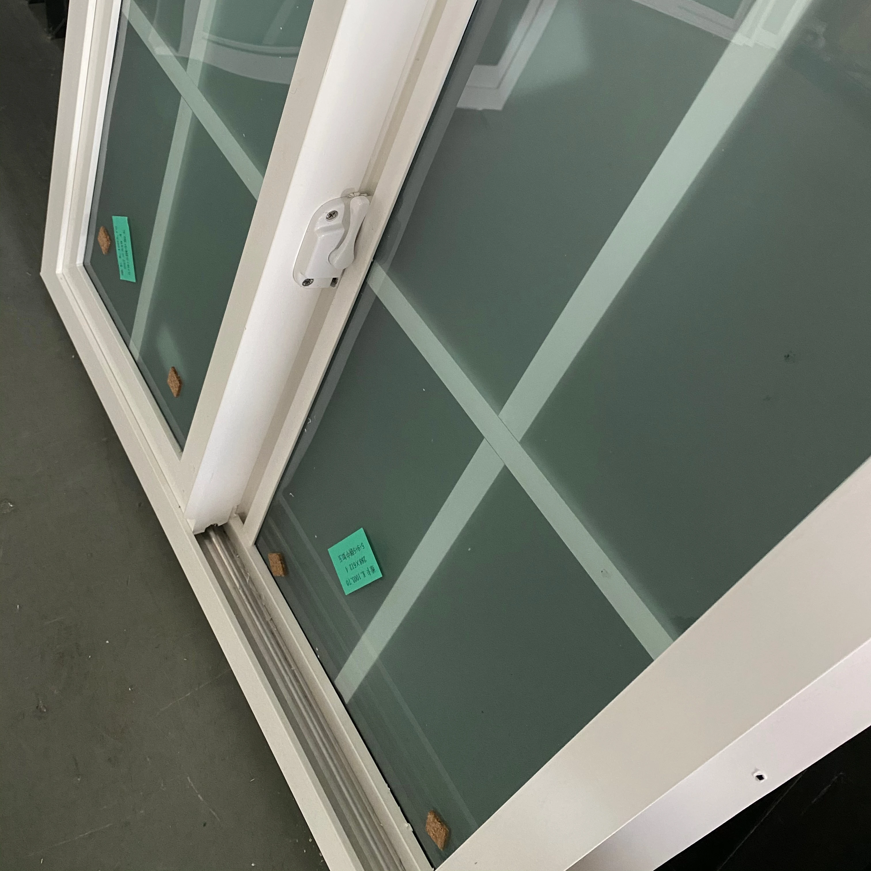 Fiberglass Fly Screen and Low Conductivity Single Slide Window Vinyl Sliding Windows OEM