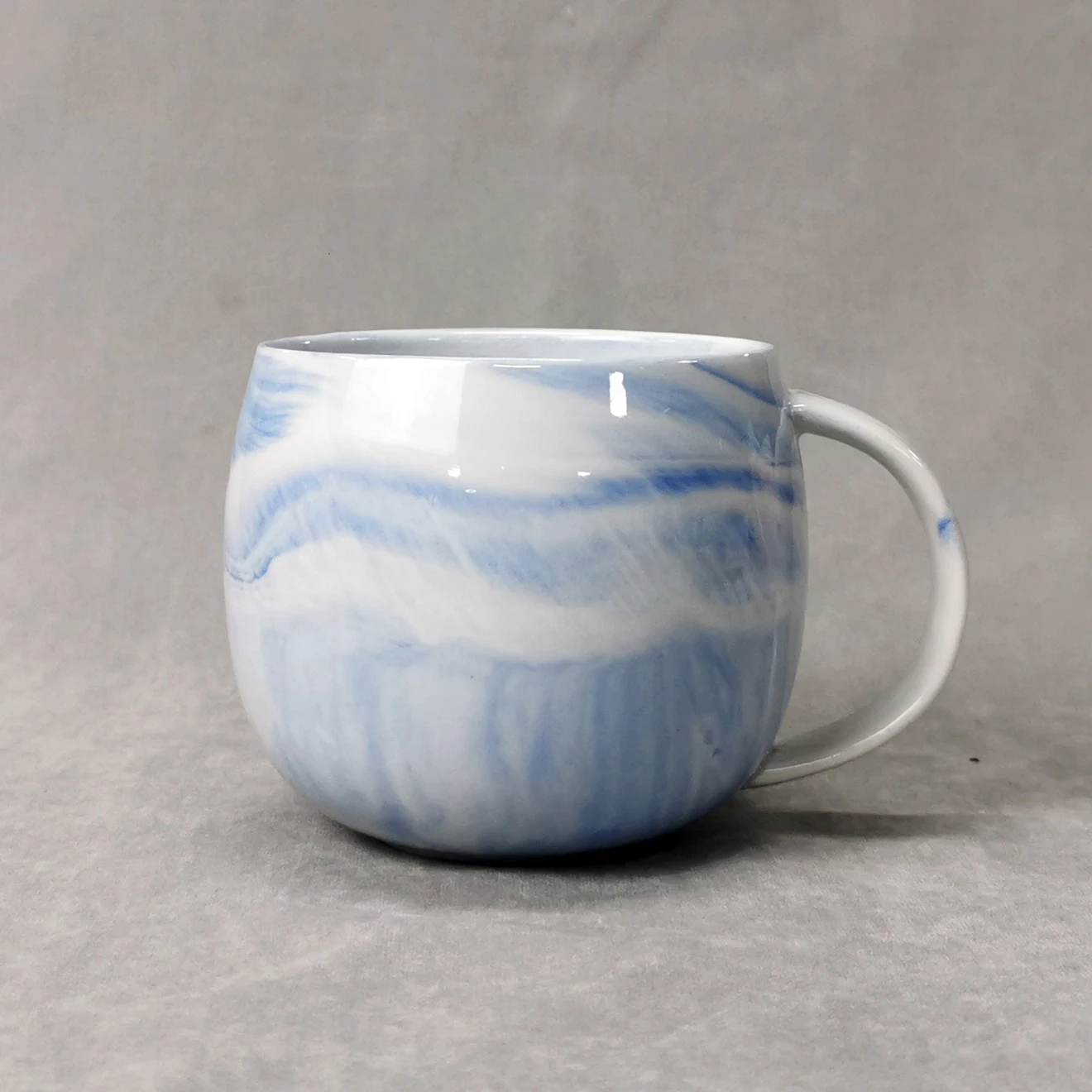 High Quality Wholesale Custom Cheap round heart shape ceramic mug with shaped handle manufactured in China