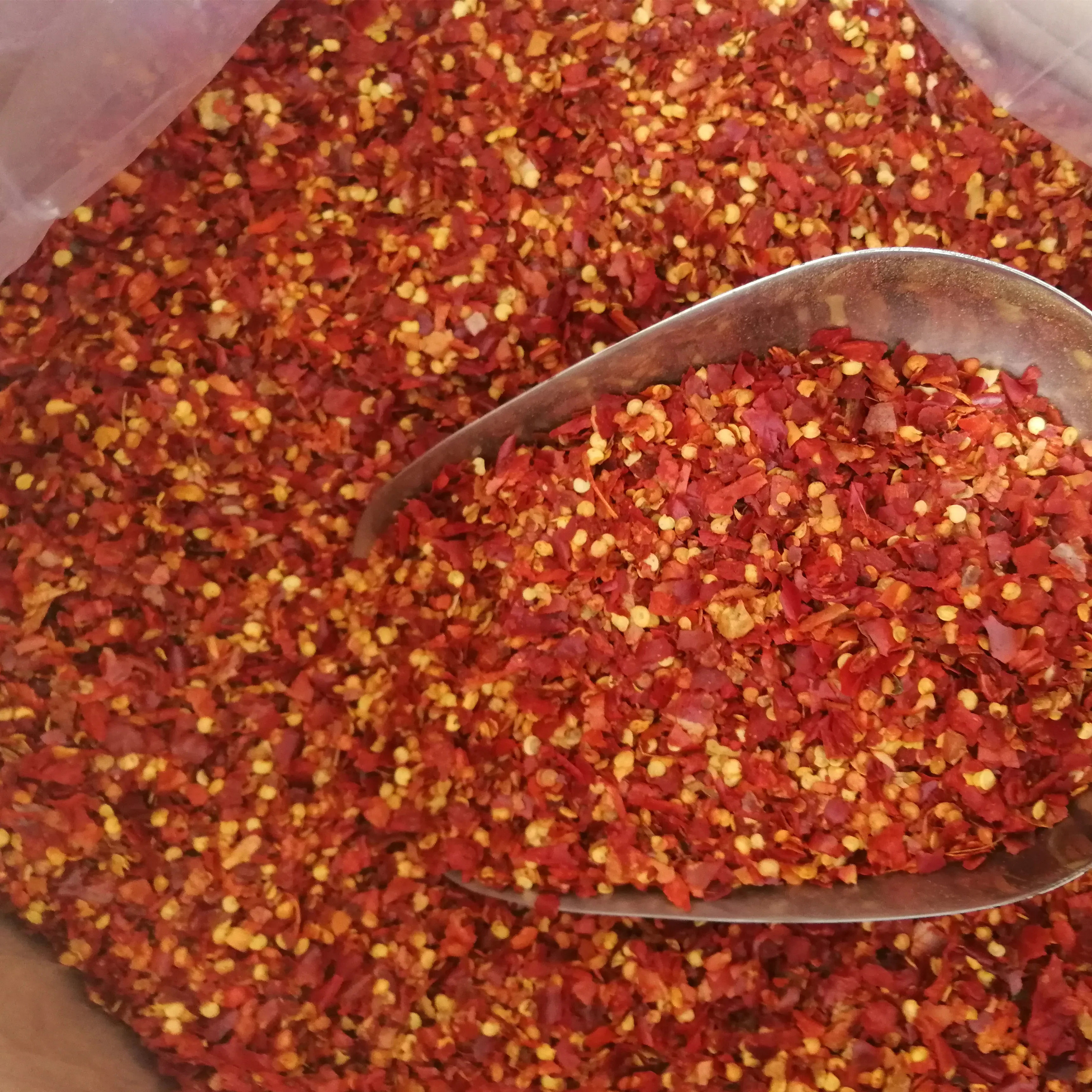 
Chinese supplier Spicy Taste No Sudan&Aflatoxin Crushed Chilli Flakes with HACCP,HALAL,GLOBAL GAP Hot selling in UK,Canada,USA 